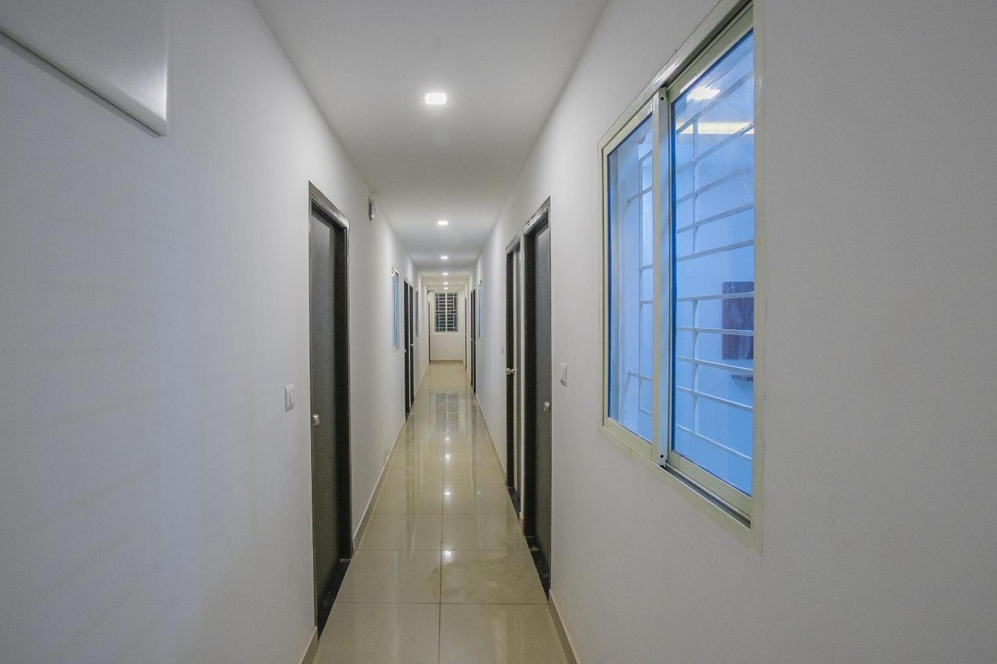 O Varcity Phi Premium Pavilion ,above Hdfc Bank ,near Anjaneya Temple Madiwala, Hosur Main R Hotel