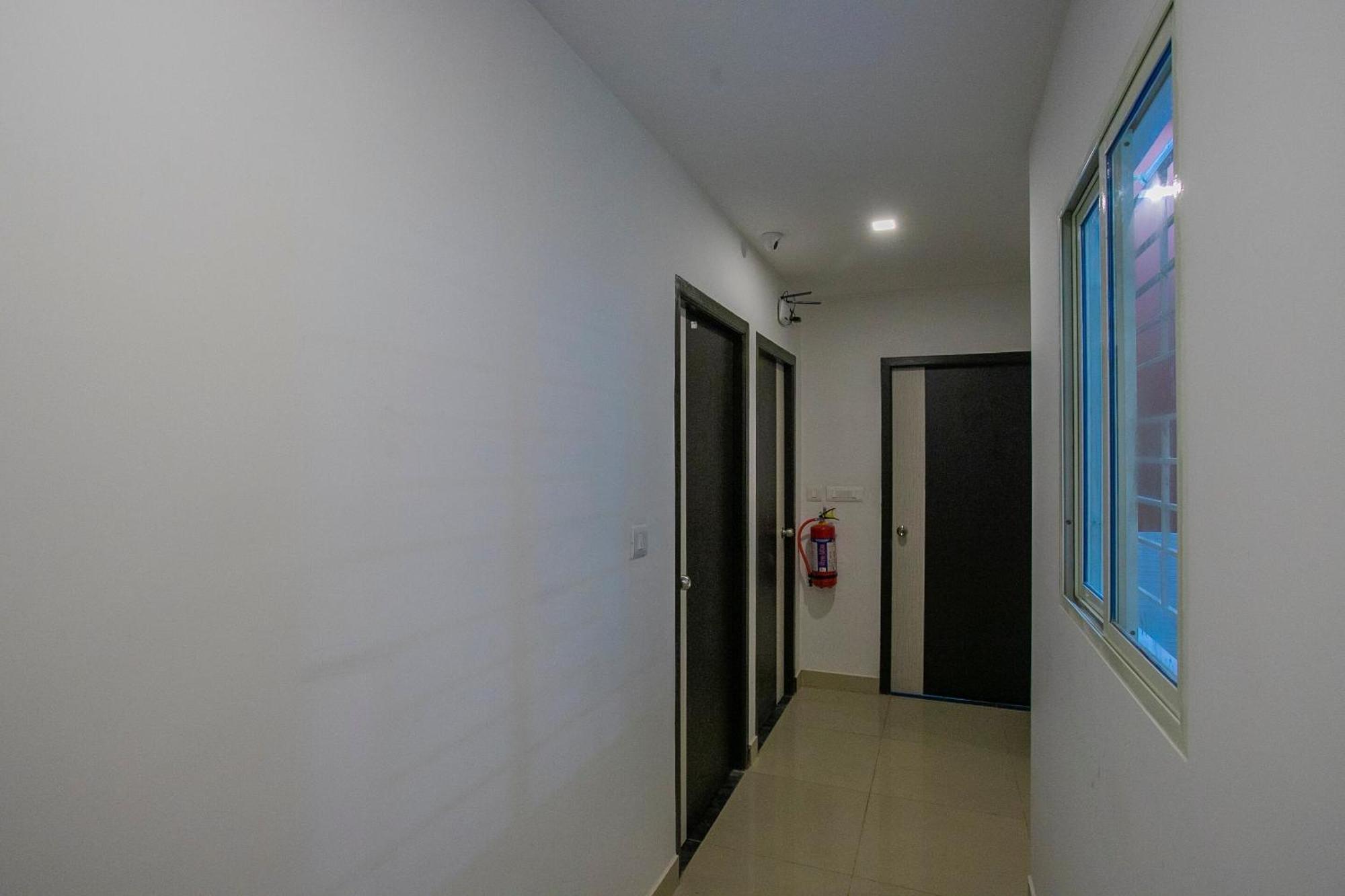 O Varcity Phi Premium Pavilion ,above Hdfc Bank ,near Anjaneya Temple Madiwala, Hosur Main R Hotel