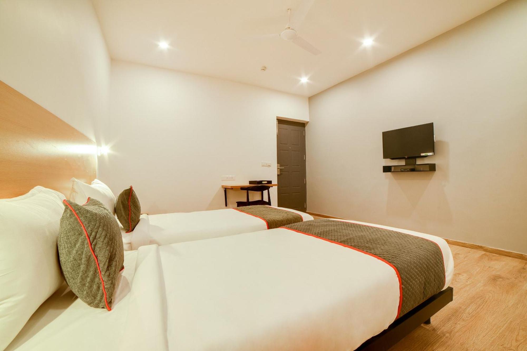 Hotel Super Townhouse Hosur Main Road Bommanahalli Near Gopalan Innovation Mall 4*