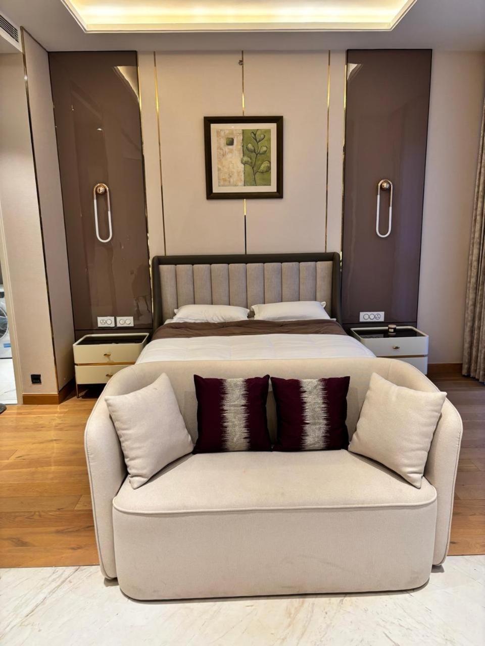 Luxurious In Leelaresidency Near Airport And Manyata Tech Park