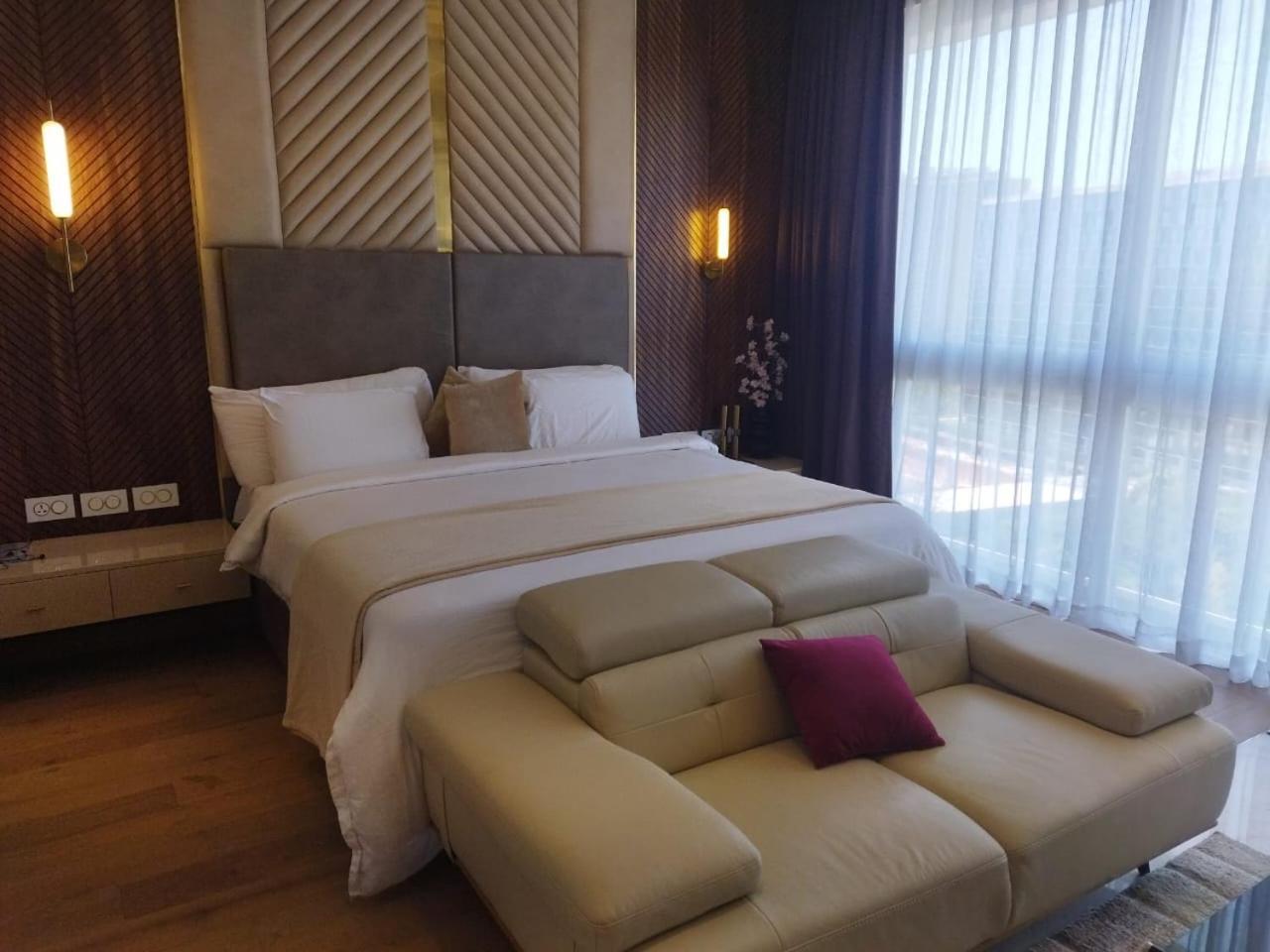 Luxurious In Leelaresidency Near Airport And Manyata Tech Park Apartment *