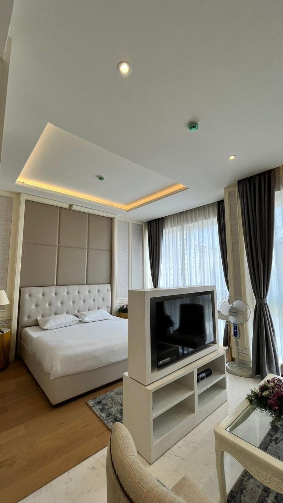 Luxurious In Leelaresidency Near Airport And Manyata Tech Park