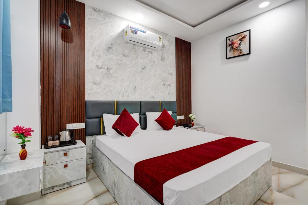 Sky Blue And Hotel Bangalore