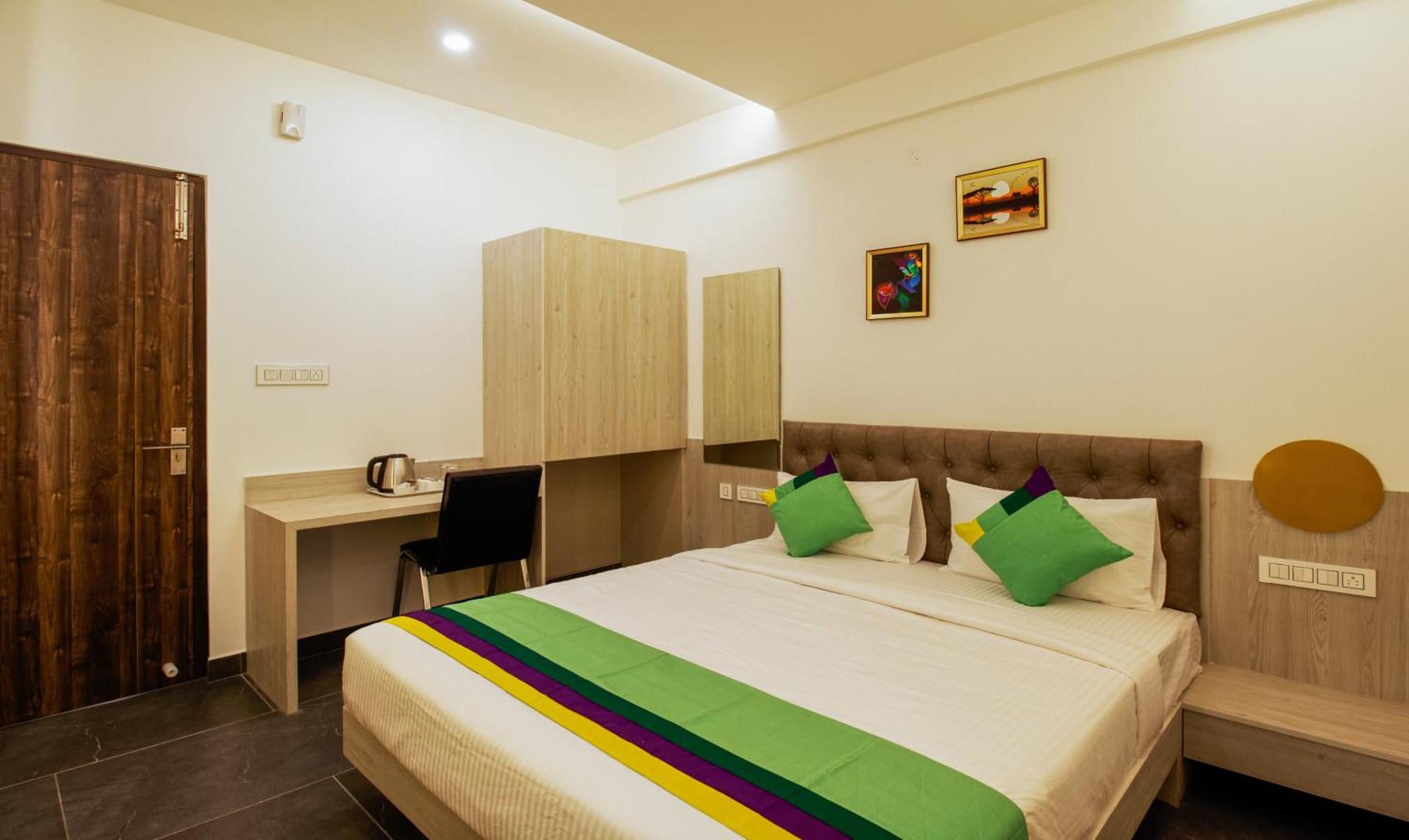 Hotel Itsy Silver Keys Bangalore