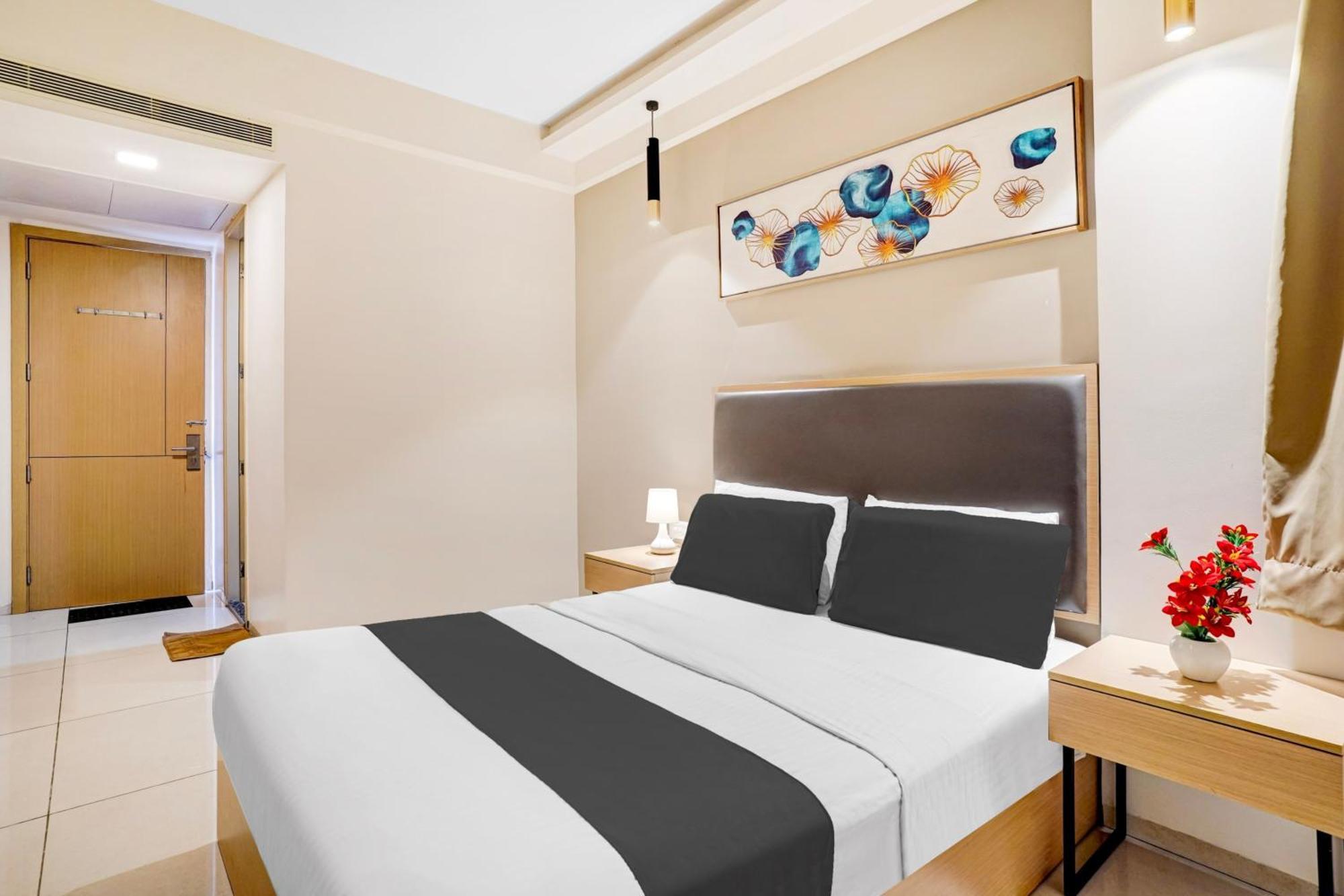 Hotel Super Collection O Metro Park Opposite Kalasipalya Bus Stand Bangalore