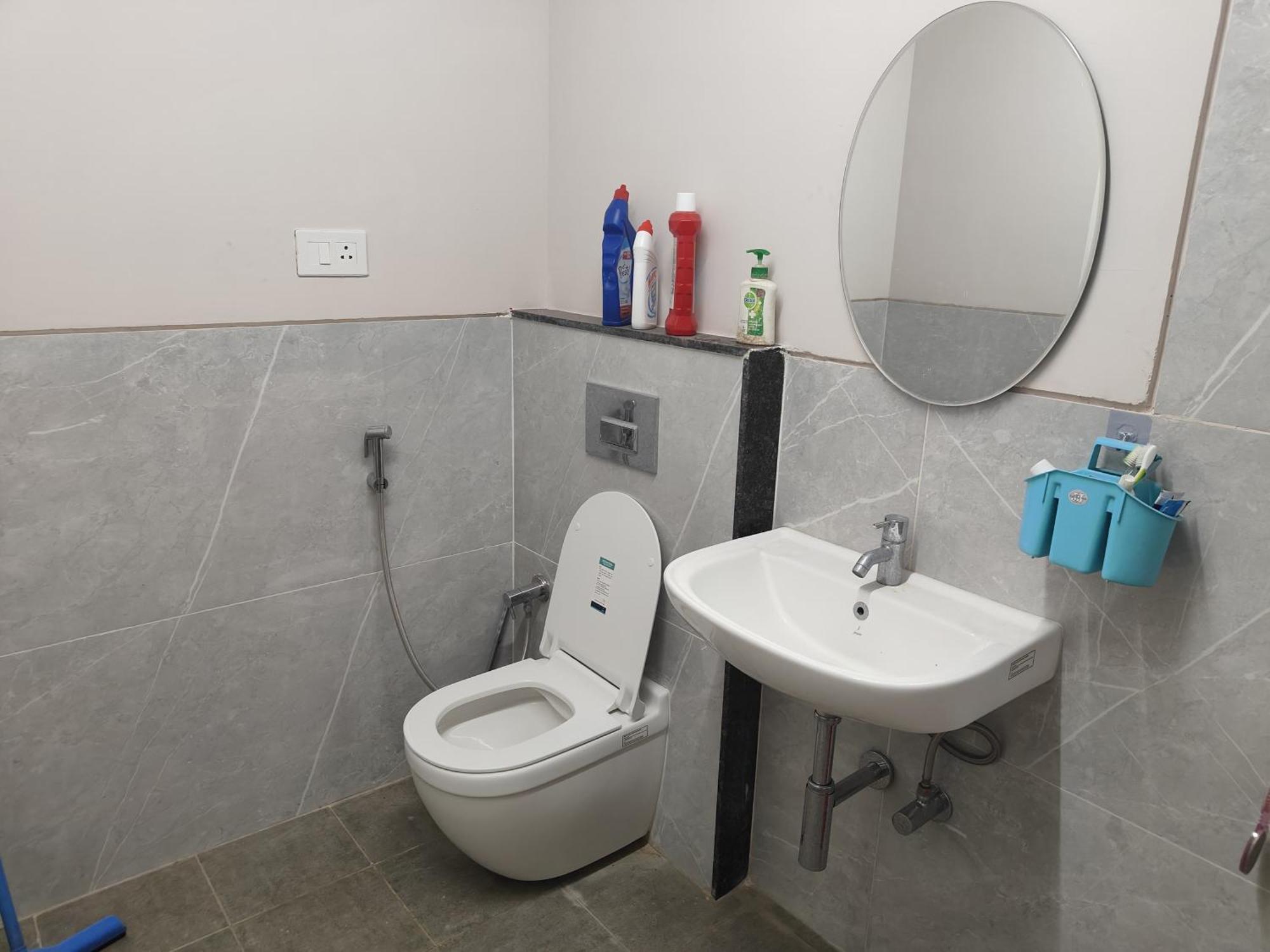 Singh's Space L Luxurious 2bhk L On Floor With Large Balcony *