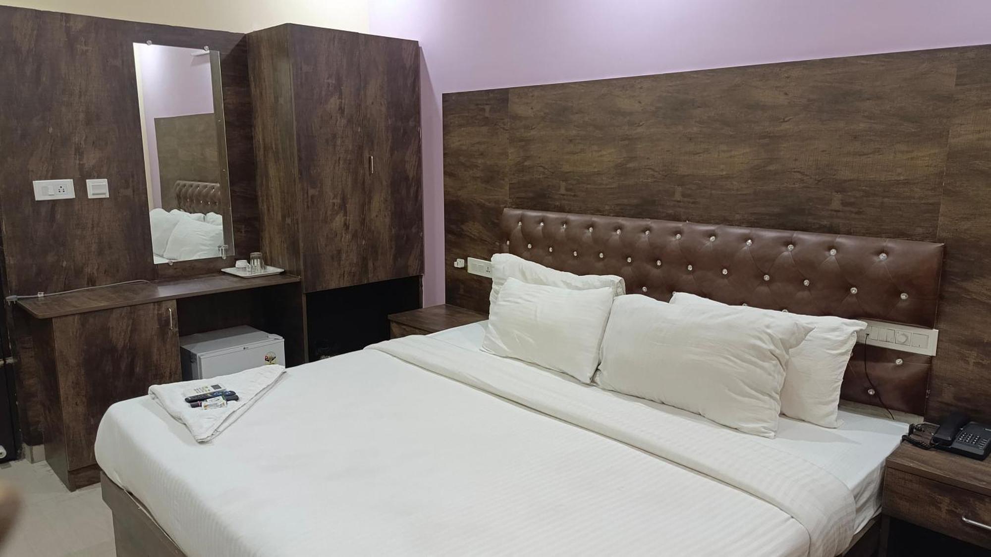 Pph Royal Gs Comforts Opp Mall Of 3*