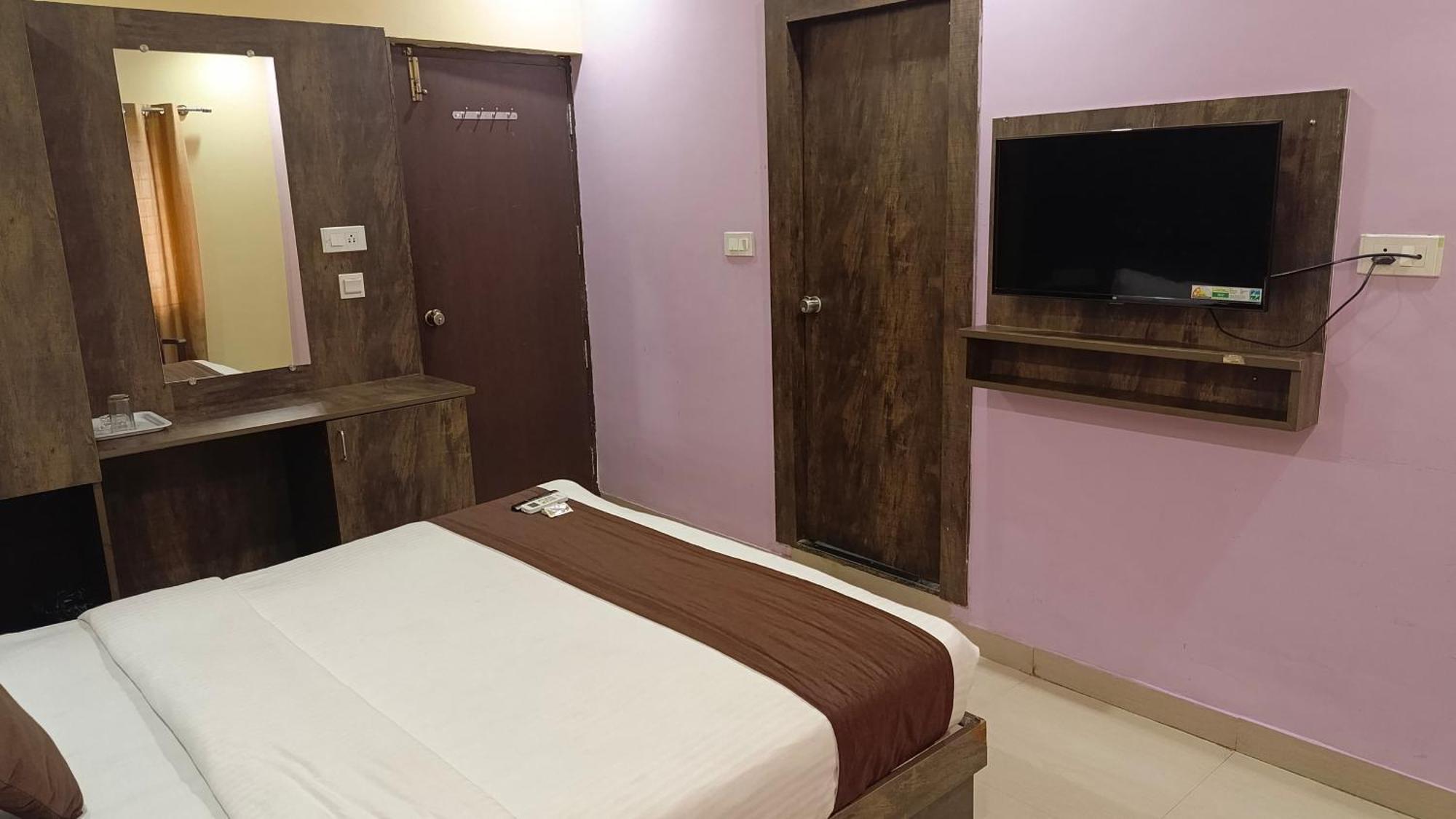 Pph Royal Gs Comforts Opp Mall Of Hotel Bangalore