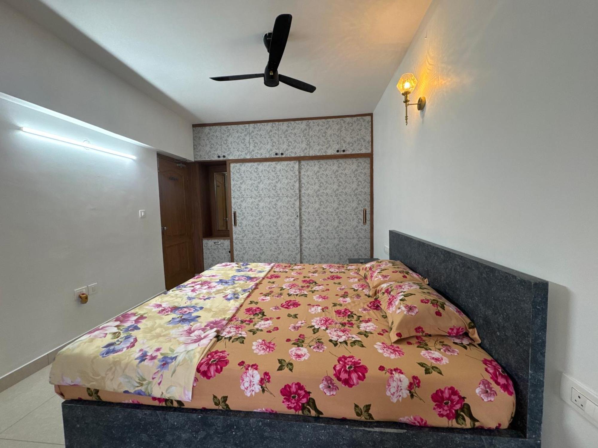 6floor In Society Ecity Ph2 Near Tcs Tech Mahindra Homestay Bangalore