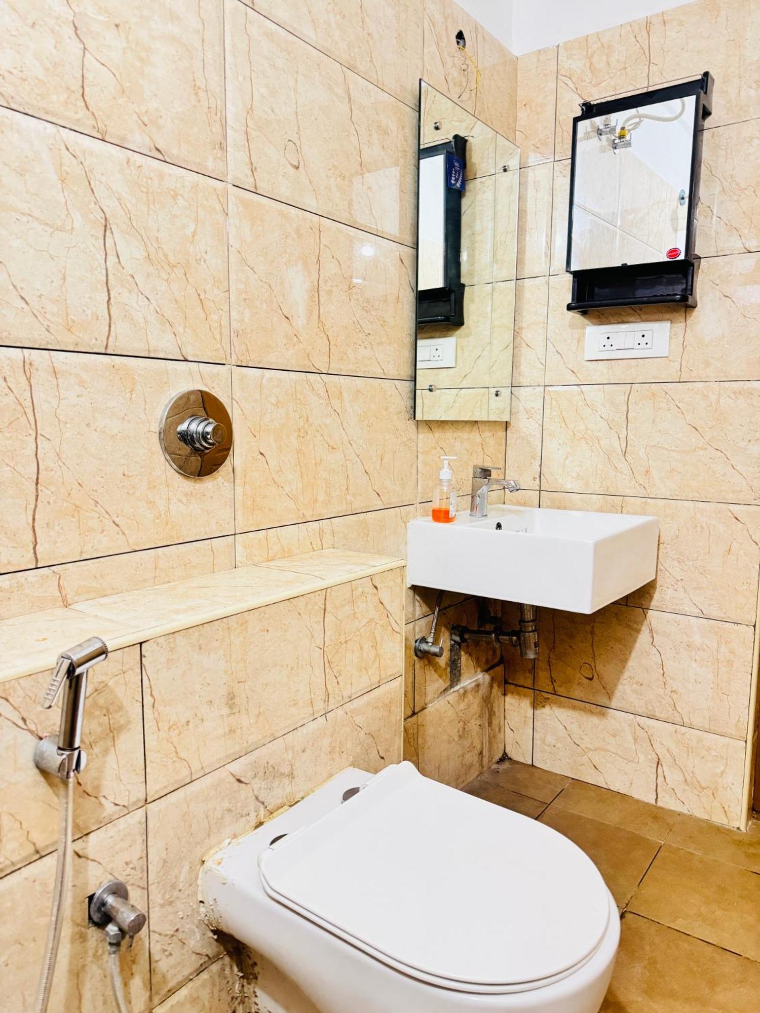 6floor In Society Ecity Ph2 Near Tcs Tech Mahindra * Bangalore
