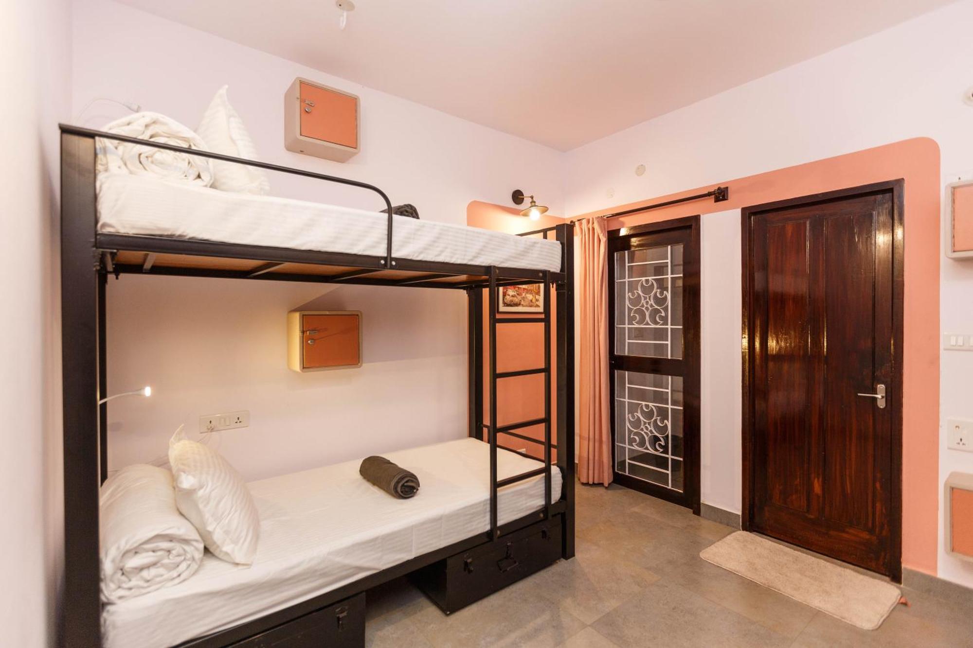 Hostel Locul Uptown - Near Palace Grounds Bangalore