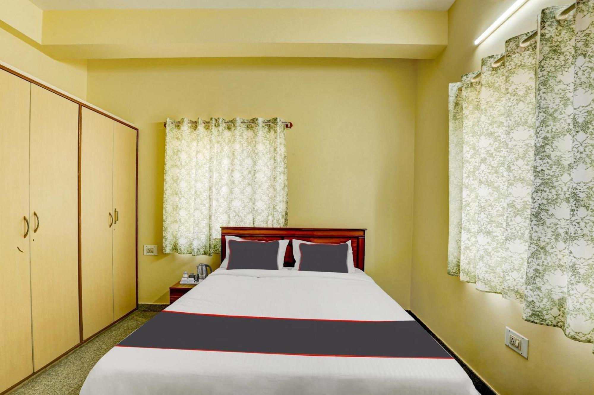 Collection O Relax Hotel