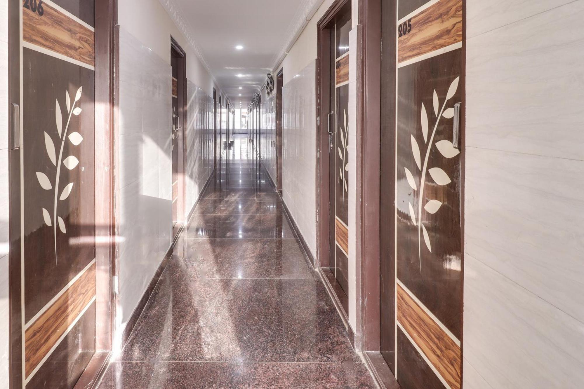 Hotel Spot On Helloworld Dom Bangalore