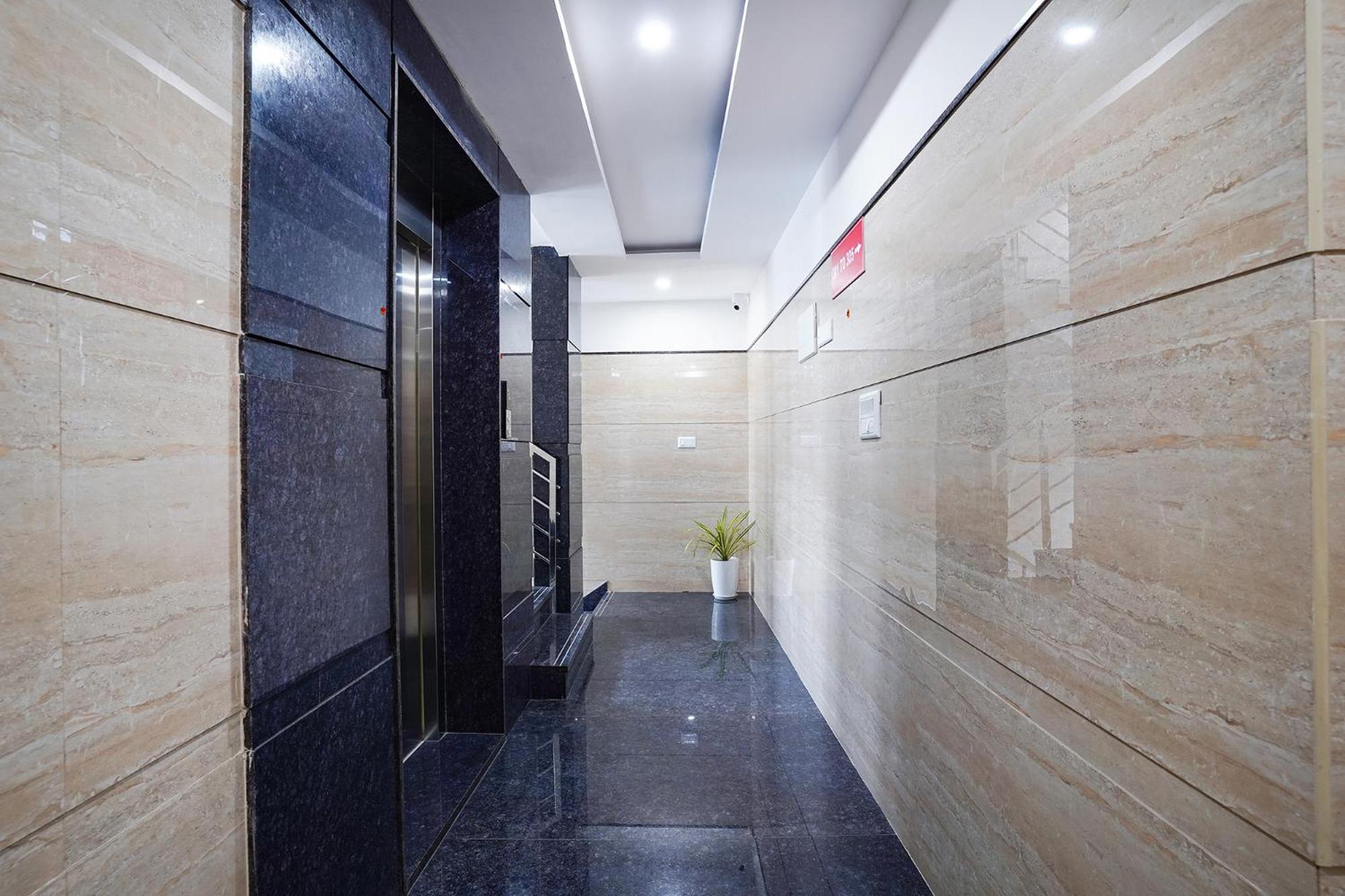 Fabhotel Hsr Gateway Hotel