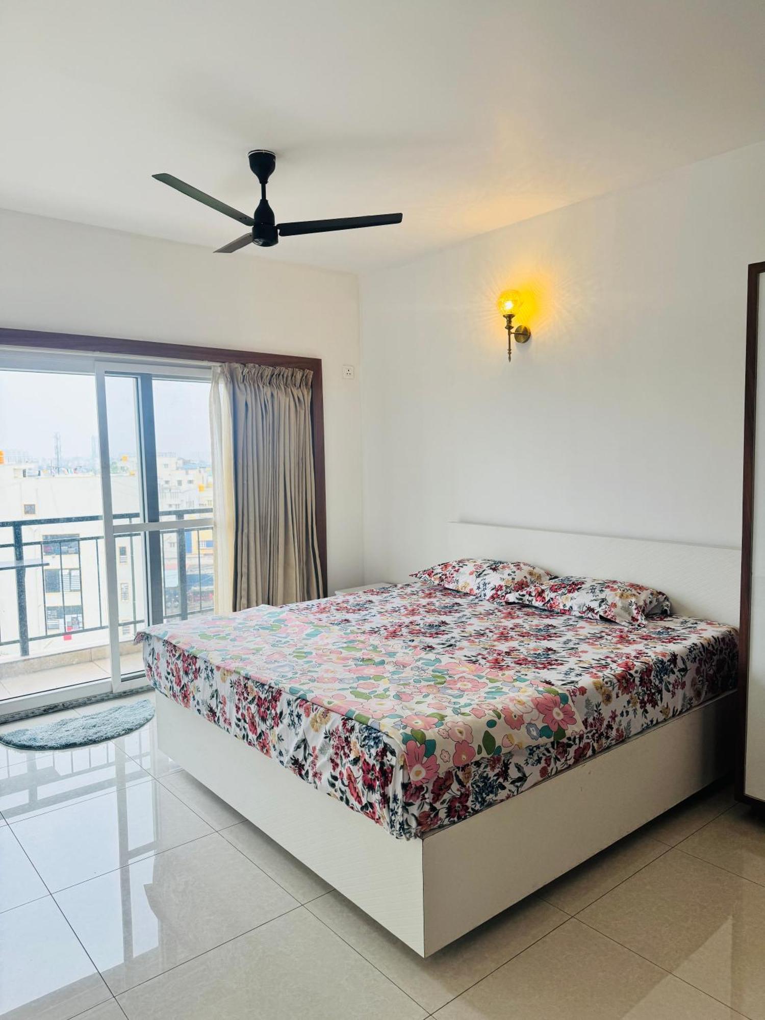 6floor In Society Ecity Ph2 Near Tcs Tech Mahindra Homestay