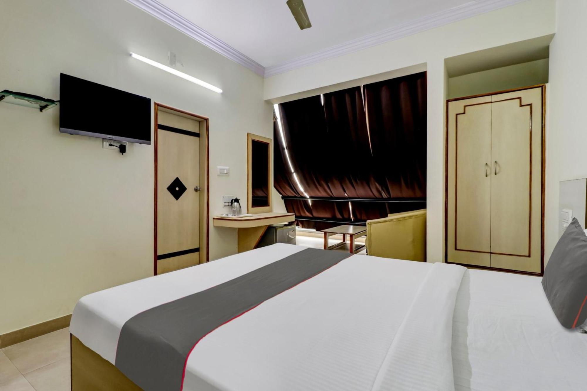 Collection O Madhura Residency 4*