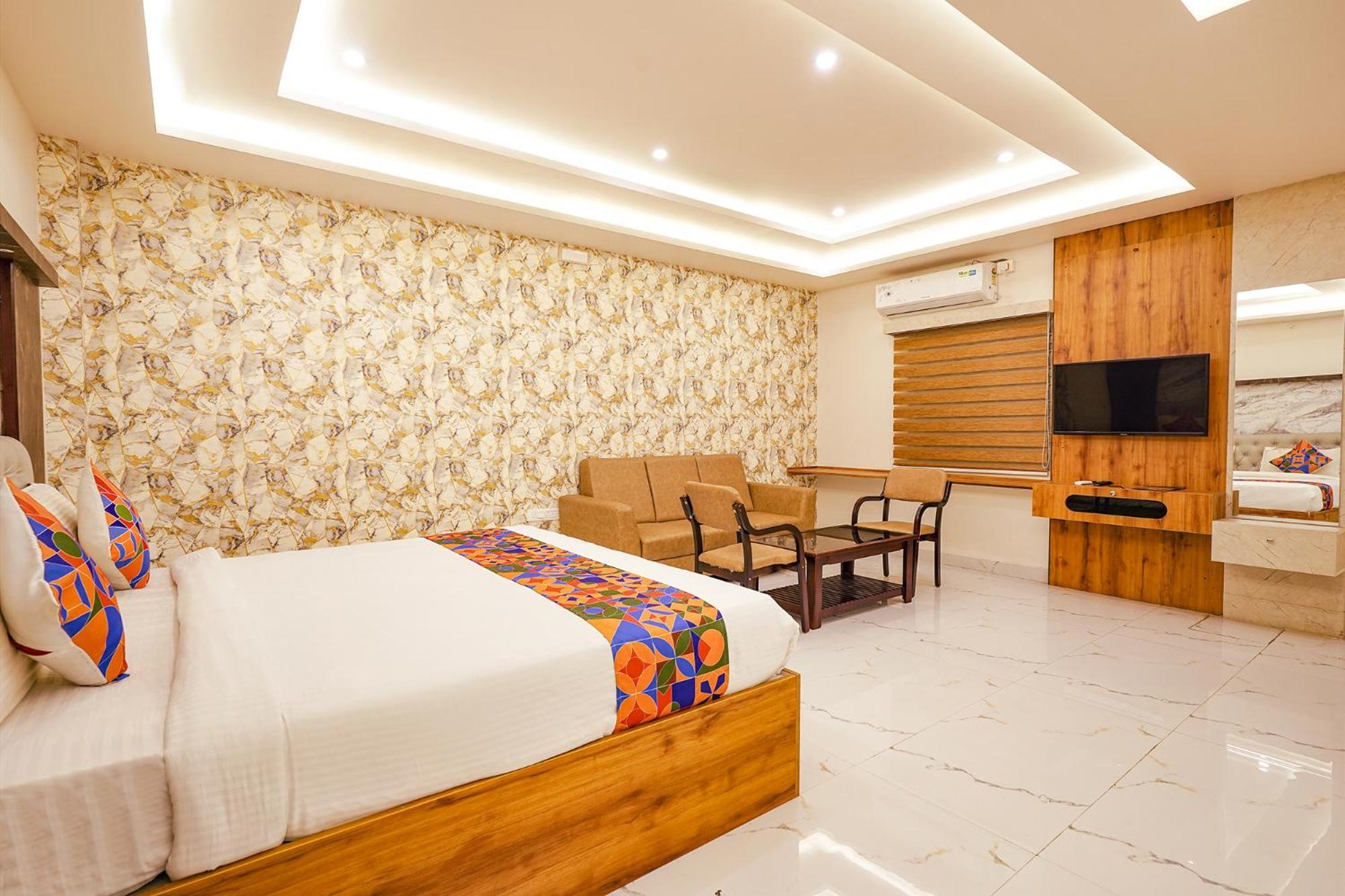 Hotel Fabhotel Prime Mayuri Residency 3*