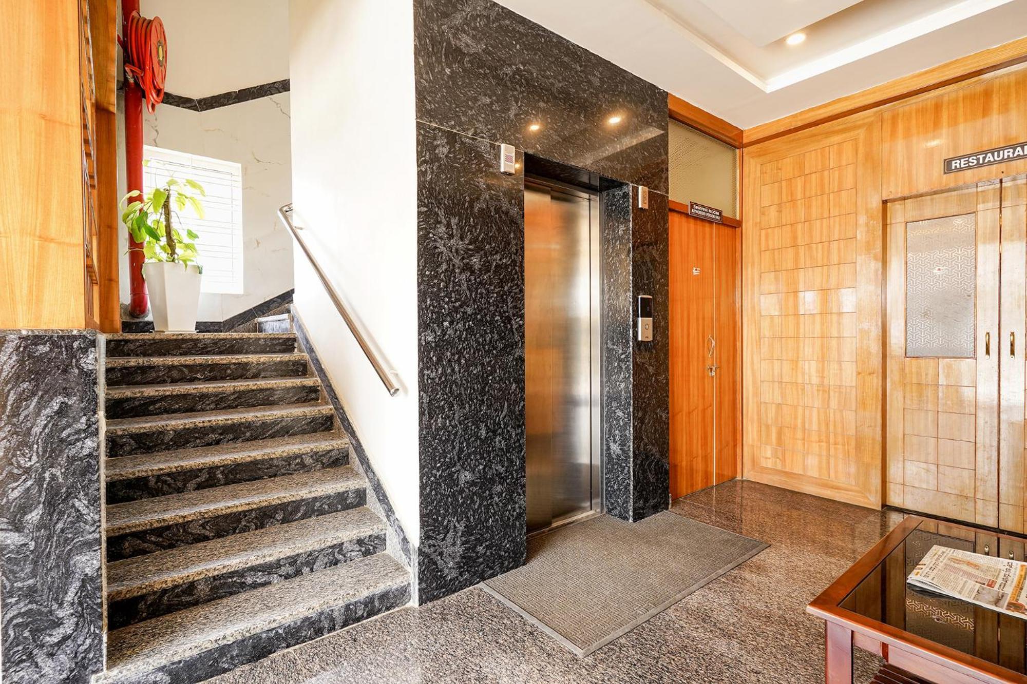 Hotel Fabhotel Prime Mayuri Residency 3*