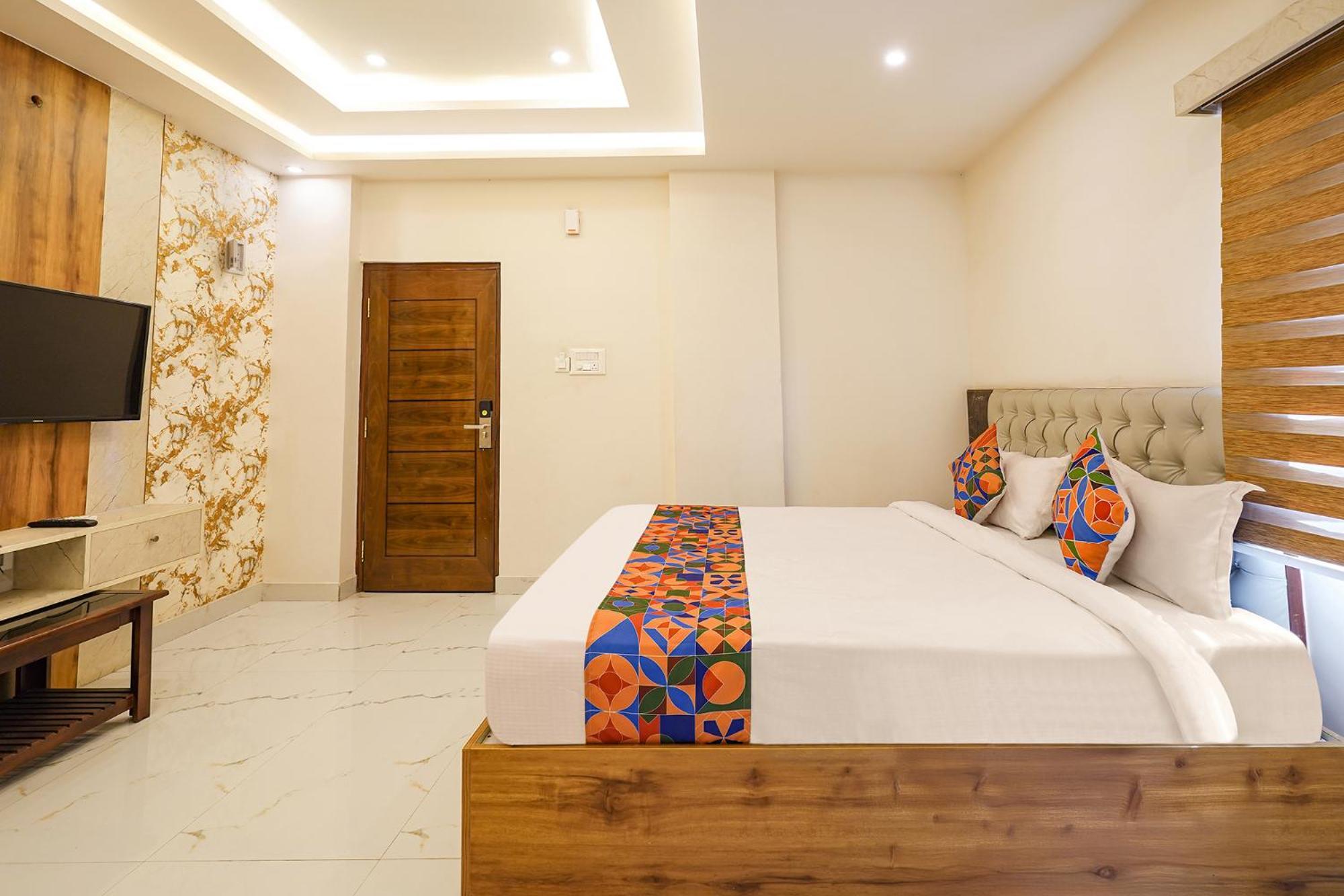 Hotel Fabhotel Prime Mayuri Residency