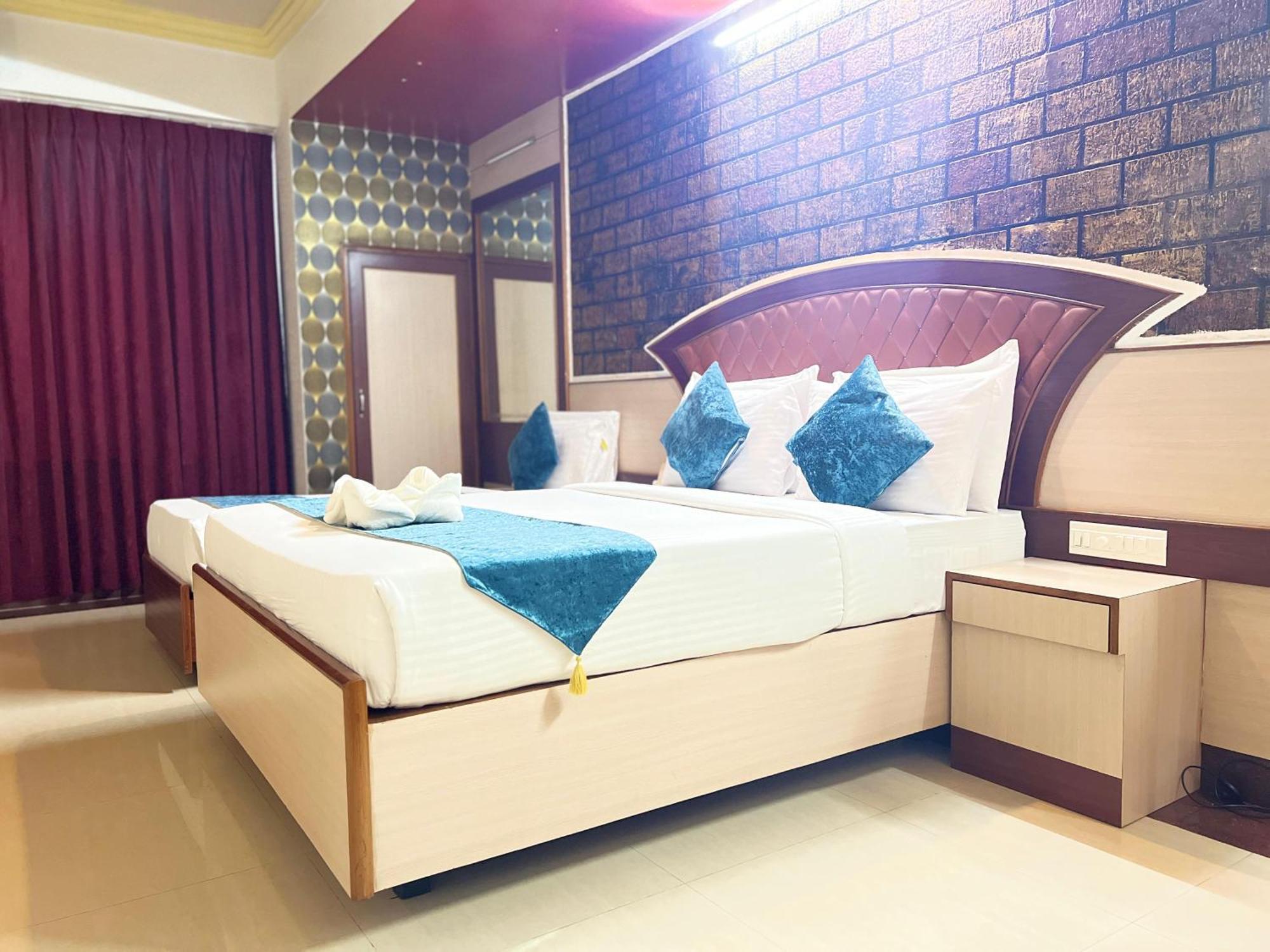 The Grand Krishna Hotel 4*