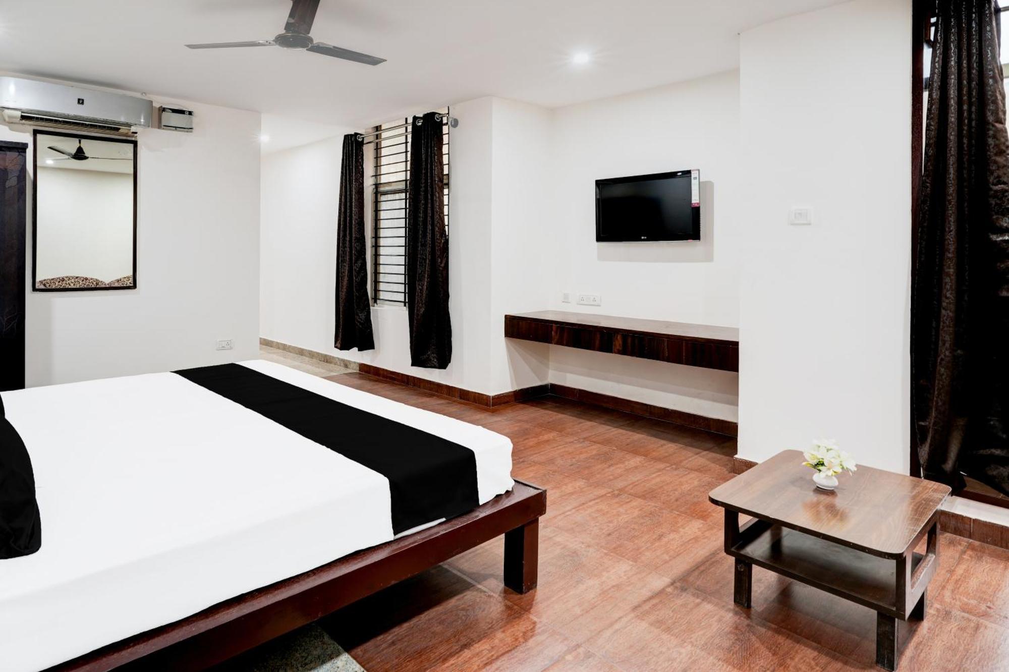 Hotel O S M C 3*
