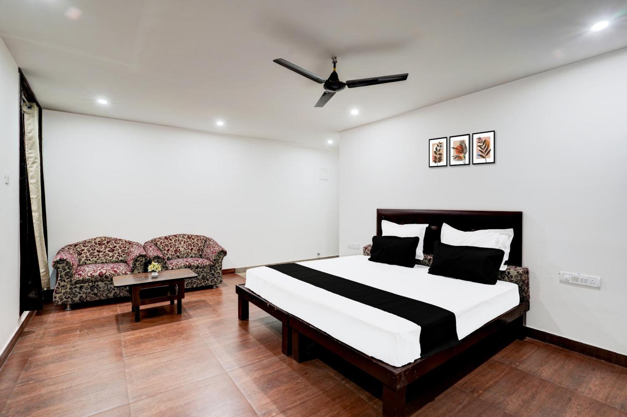Hotel O S M C 3*