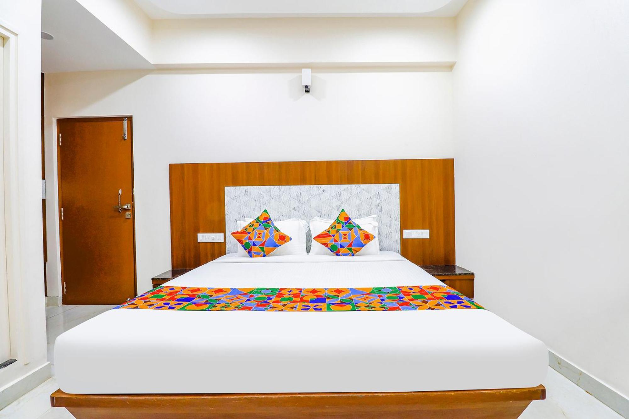 Fabhotel Sathya Comforts - Nr Commercial Street Hotel