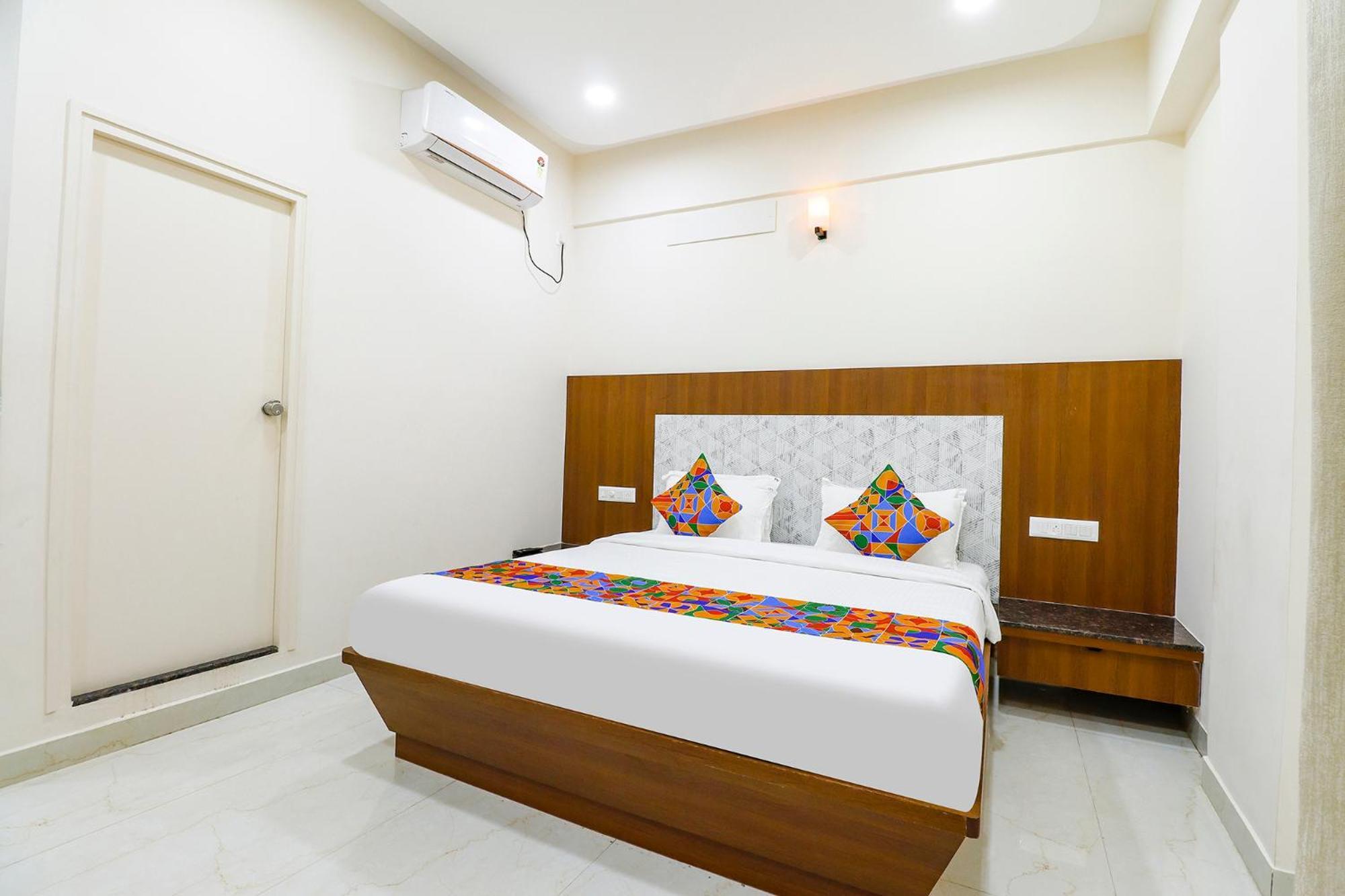 Fabhotel Sathya Comforts - Nr Commercial Street 3* Bangalore
