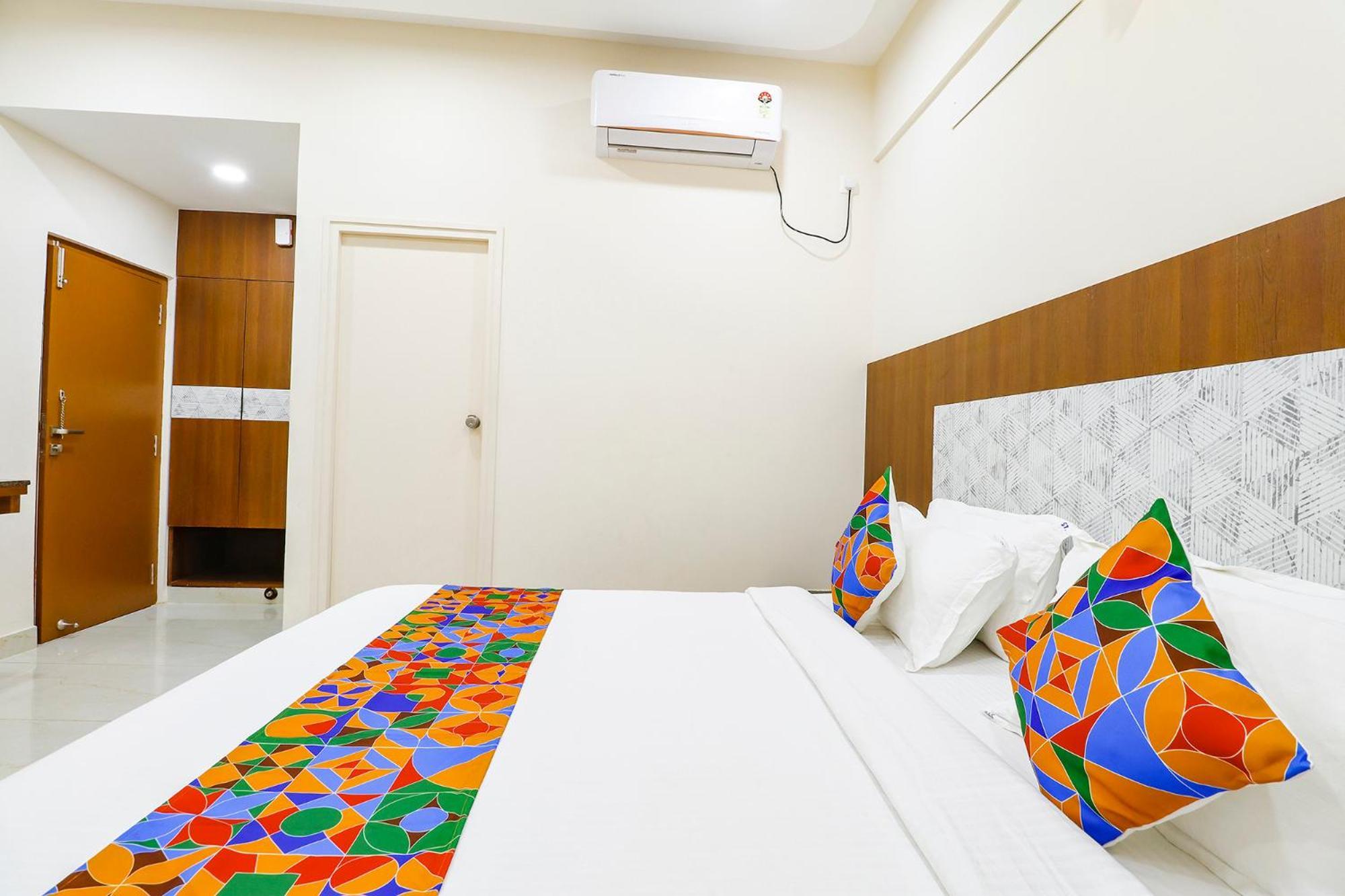 Fabhotel Sathya Comforts - Nr Commercial Street Hotel 3*