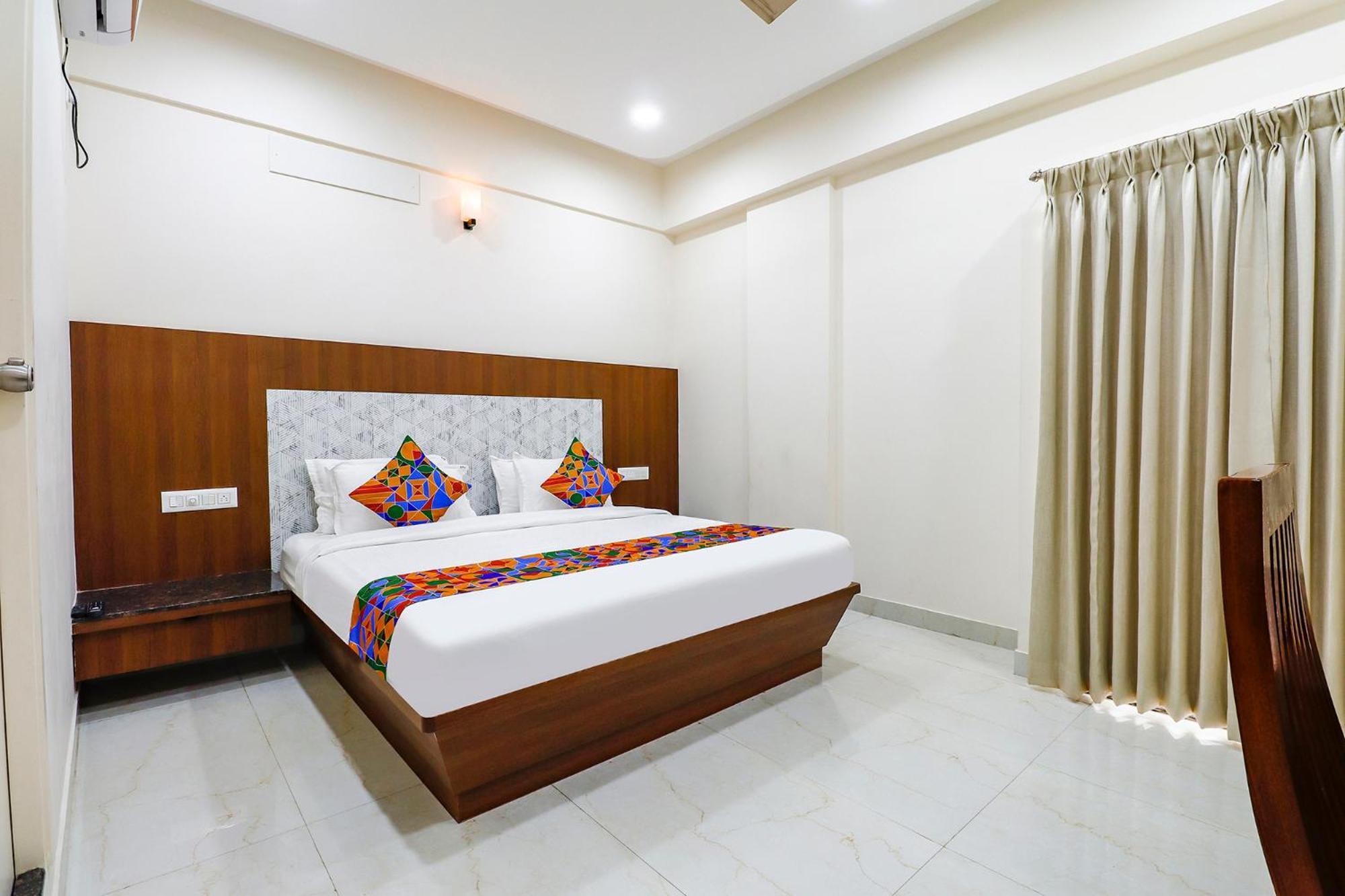 Hotel Fabhotel Sathya Comforts - Nr Commercial Street Bangalore
