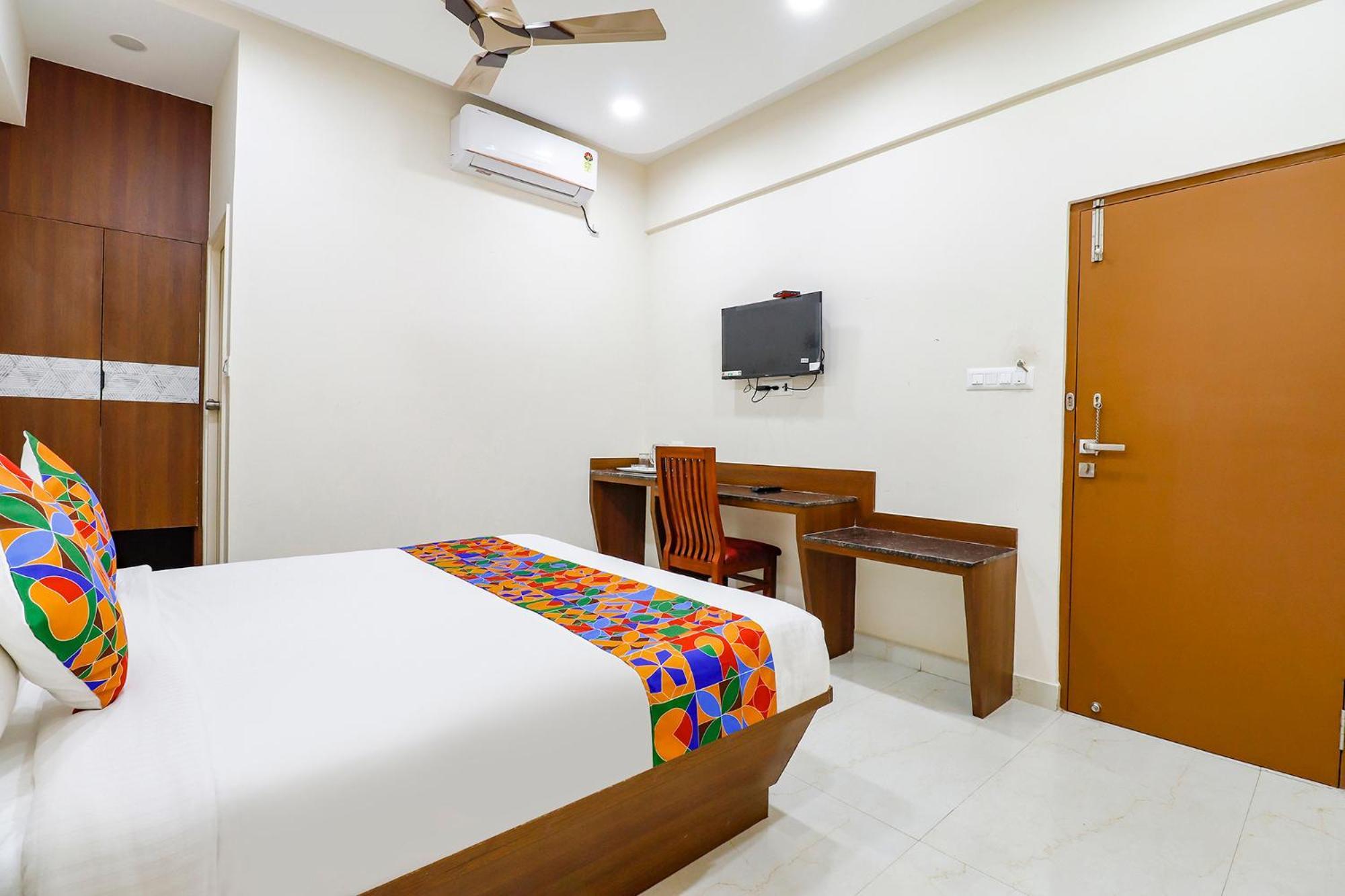 Fabhotel Sathya Comforts - Nr Commercial Street Bangalore