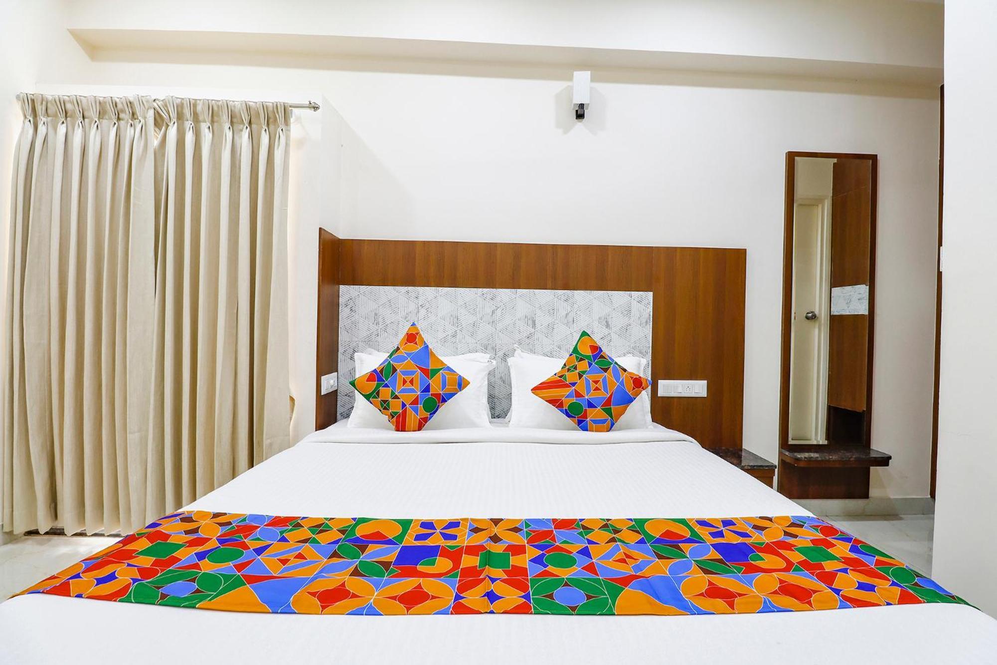 Fabhotel Sathya Comforts - Nr Commercial Street Hotel