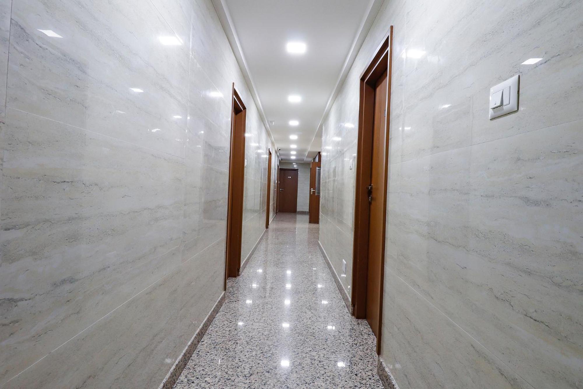 Hotel Fabhotel Sathya Comforts - Nr Commercial Street