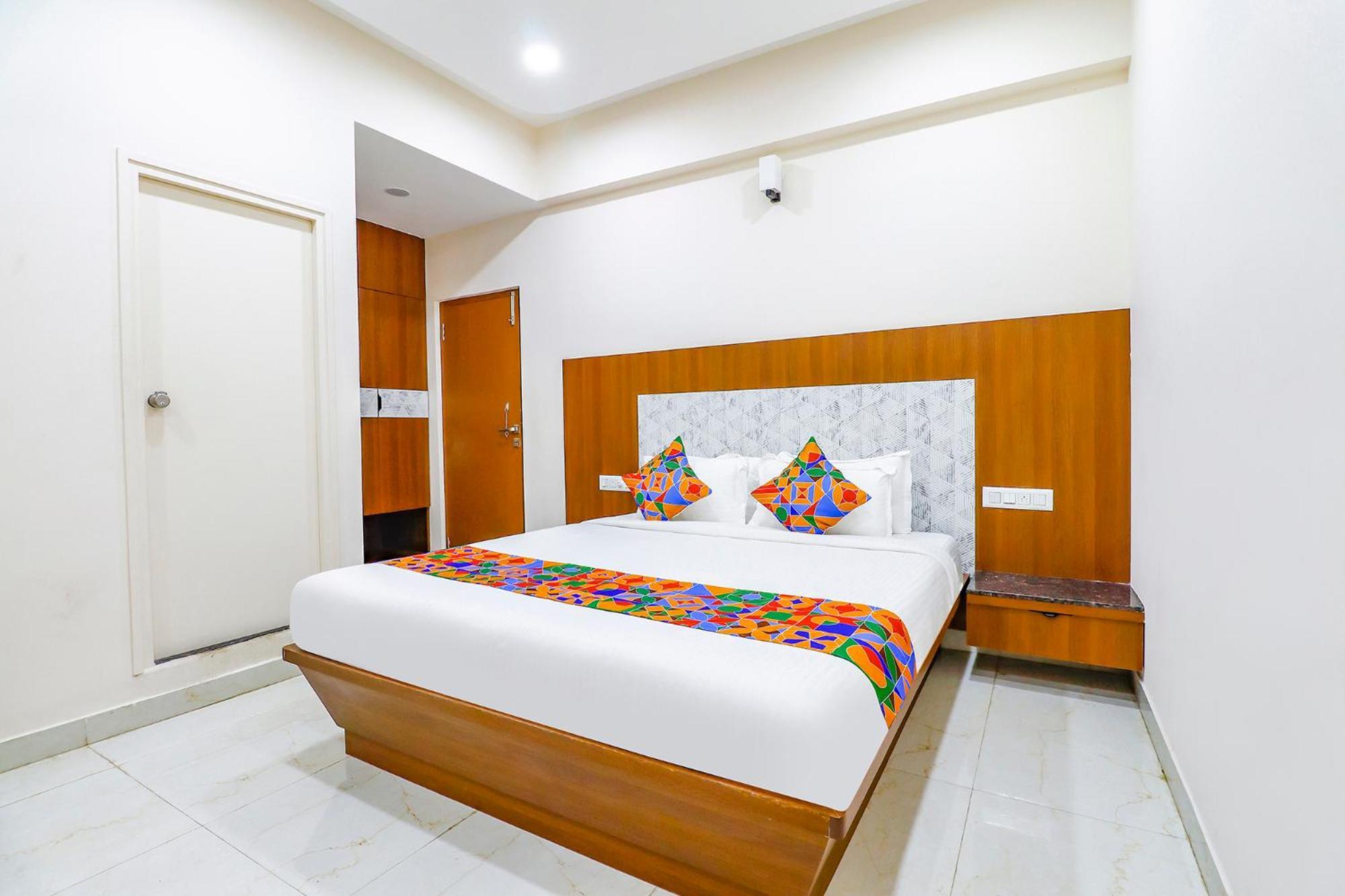 Hotel Fabhotel Sathya Comforts - Nr Commercial Street