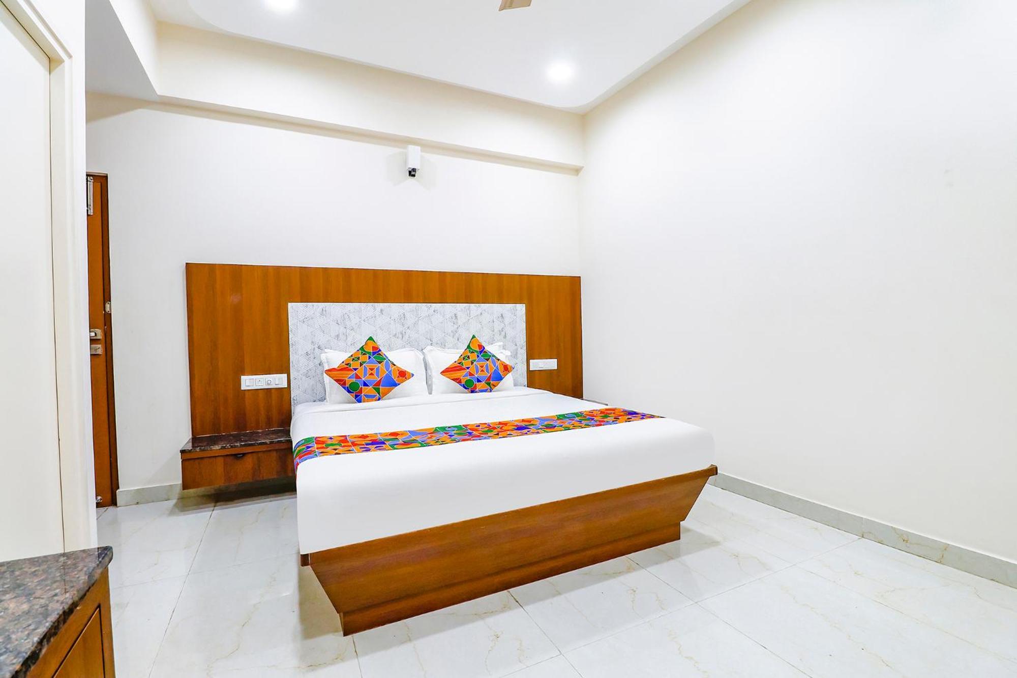 Fabhotel Sathya Comforts - Nr Commercial Street Hotel 3*