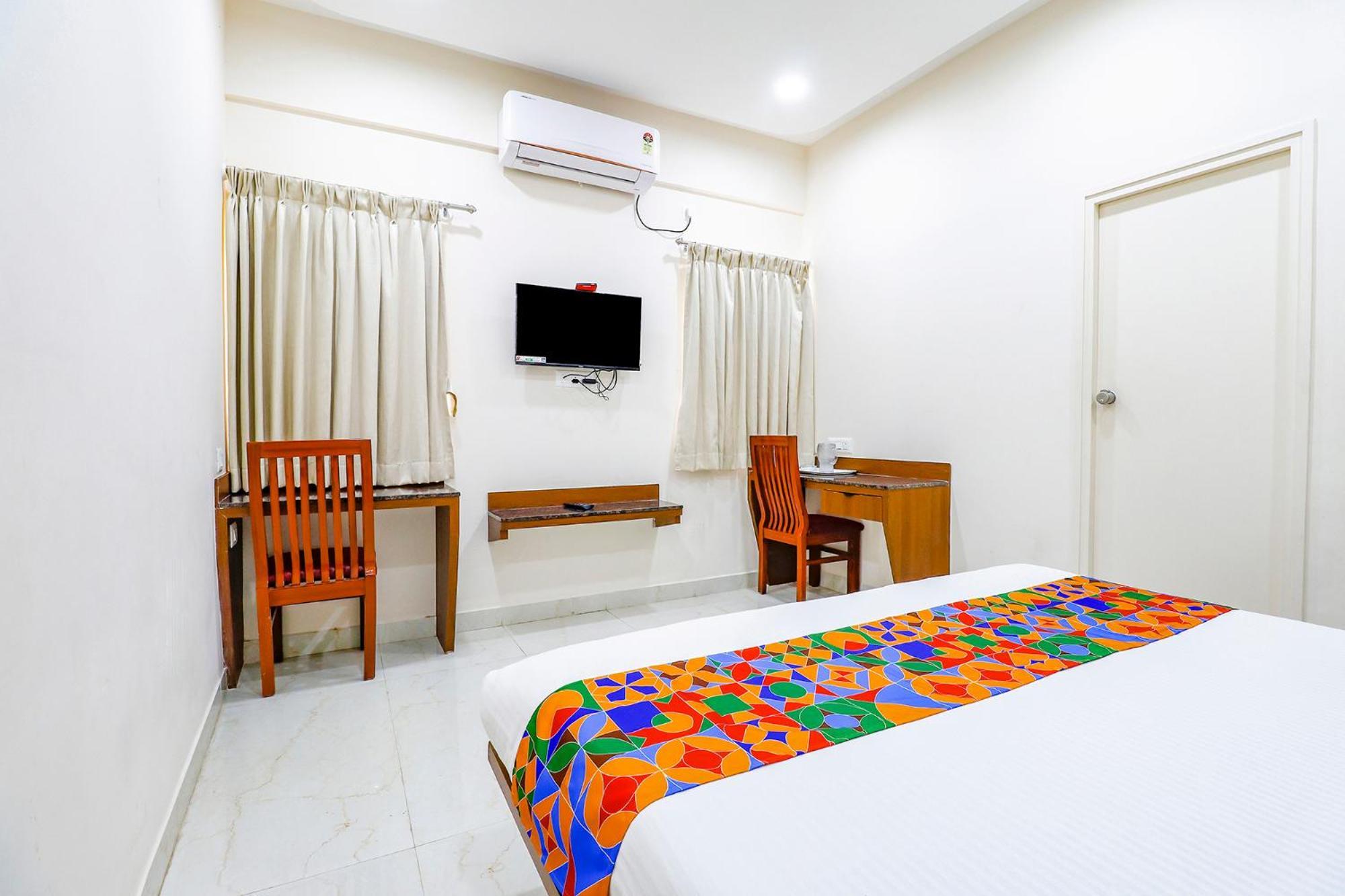 Hotel Fabhotel Sathya Comforts - Nr Commercial Street Bangalore