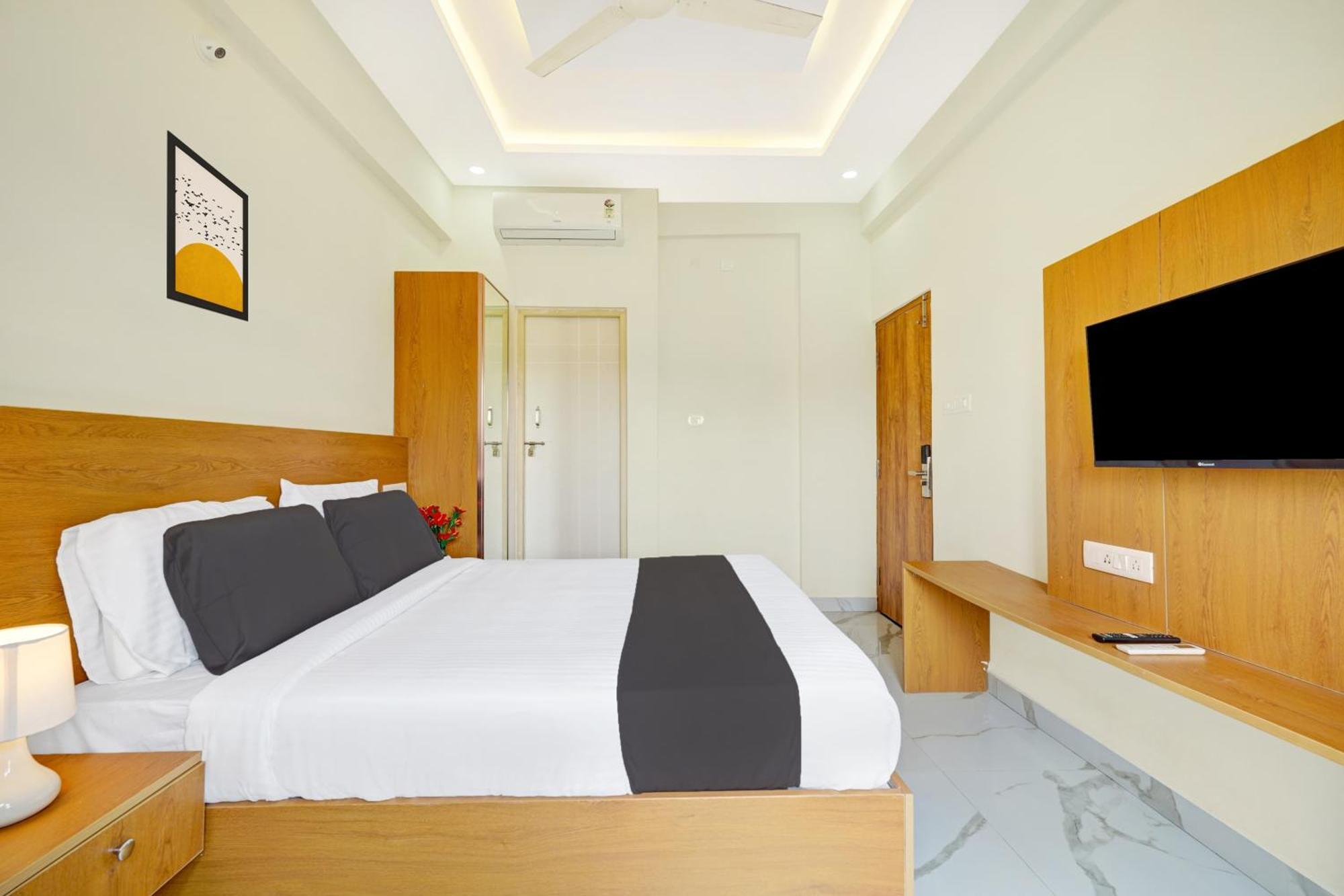Hotel Super Collection O White Suites-kemp Fort Mall 3*