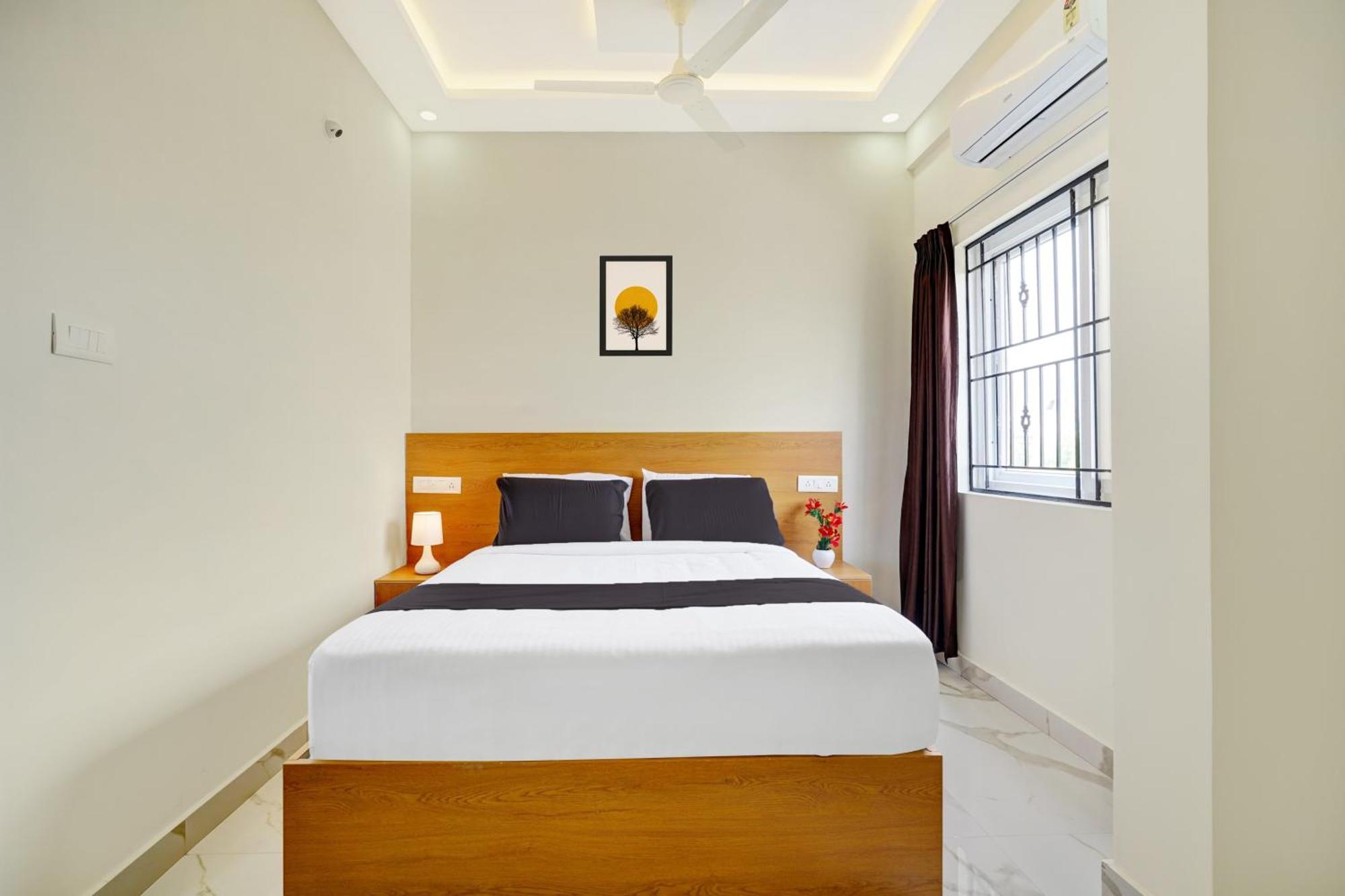 Super Collection O White Suites-kemp Fort Mall Hotel