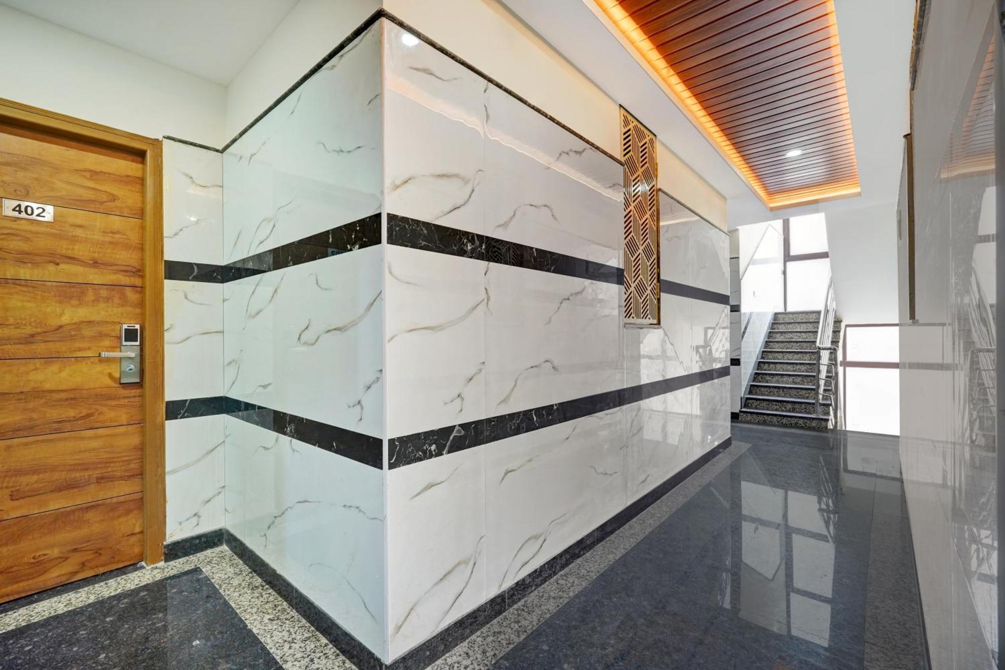 Super Collection O White Suites-kemp Fort Mall Hotel Bangalore