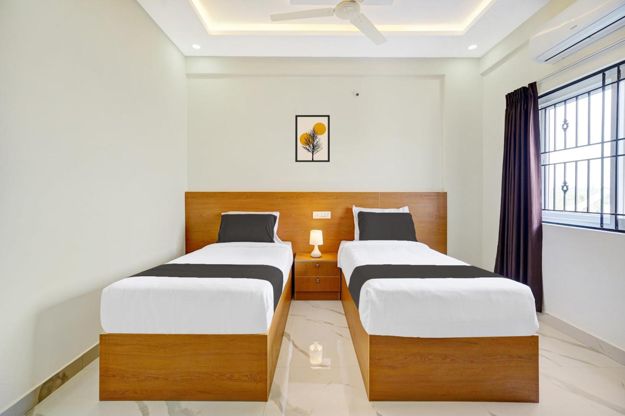 Hotel Super Collection O White Suites-kemp Fort Mall Bangalore