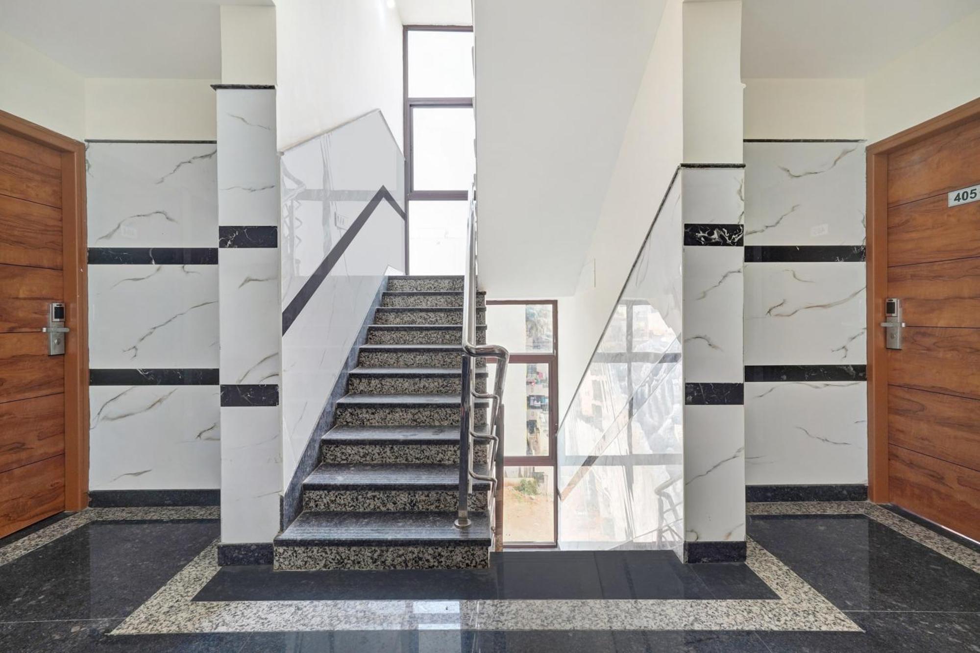 Super Collection O White Suites-kemp Fort Mall Hotel 3*