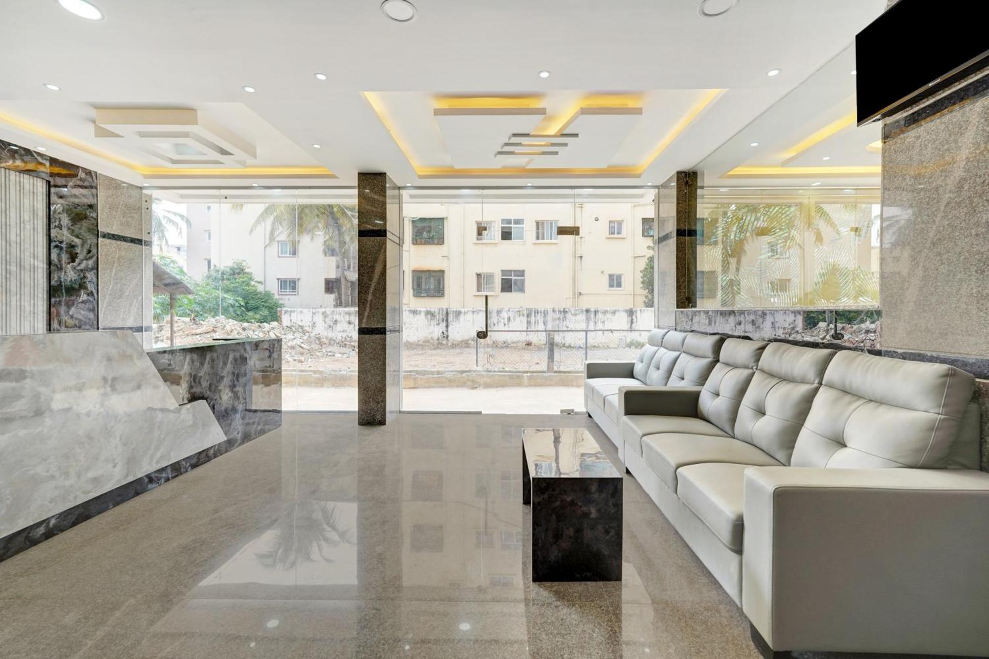 Super Collection O White Suites-kemp Fort Mall Bangalore