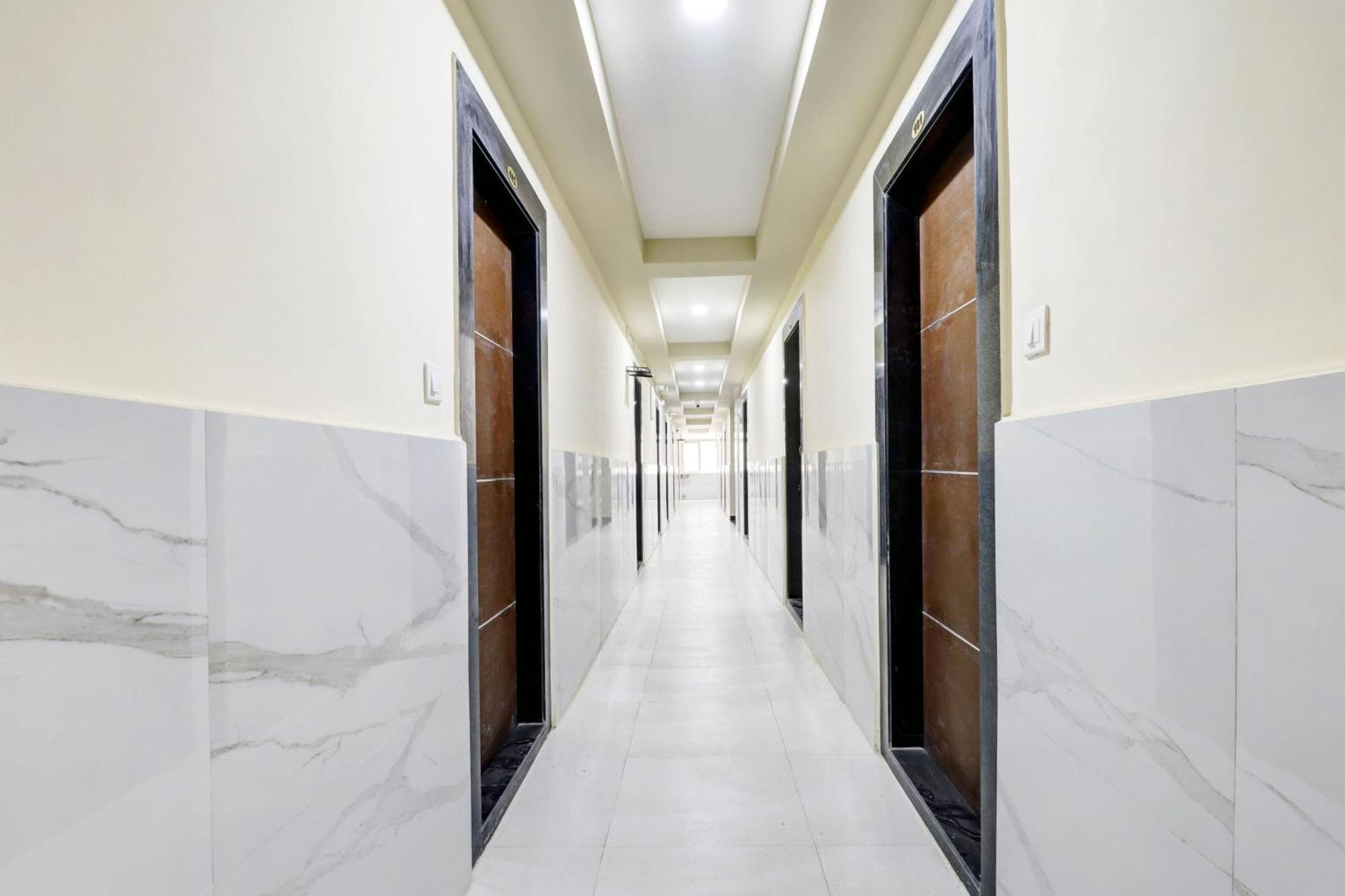Super O Sri Harshitha Grand Near Zudio - Star Bazaar, Kundalhalli Gate Hotel 3*