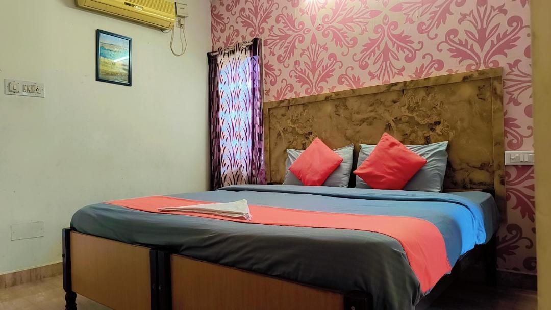 Nachis Guest house