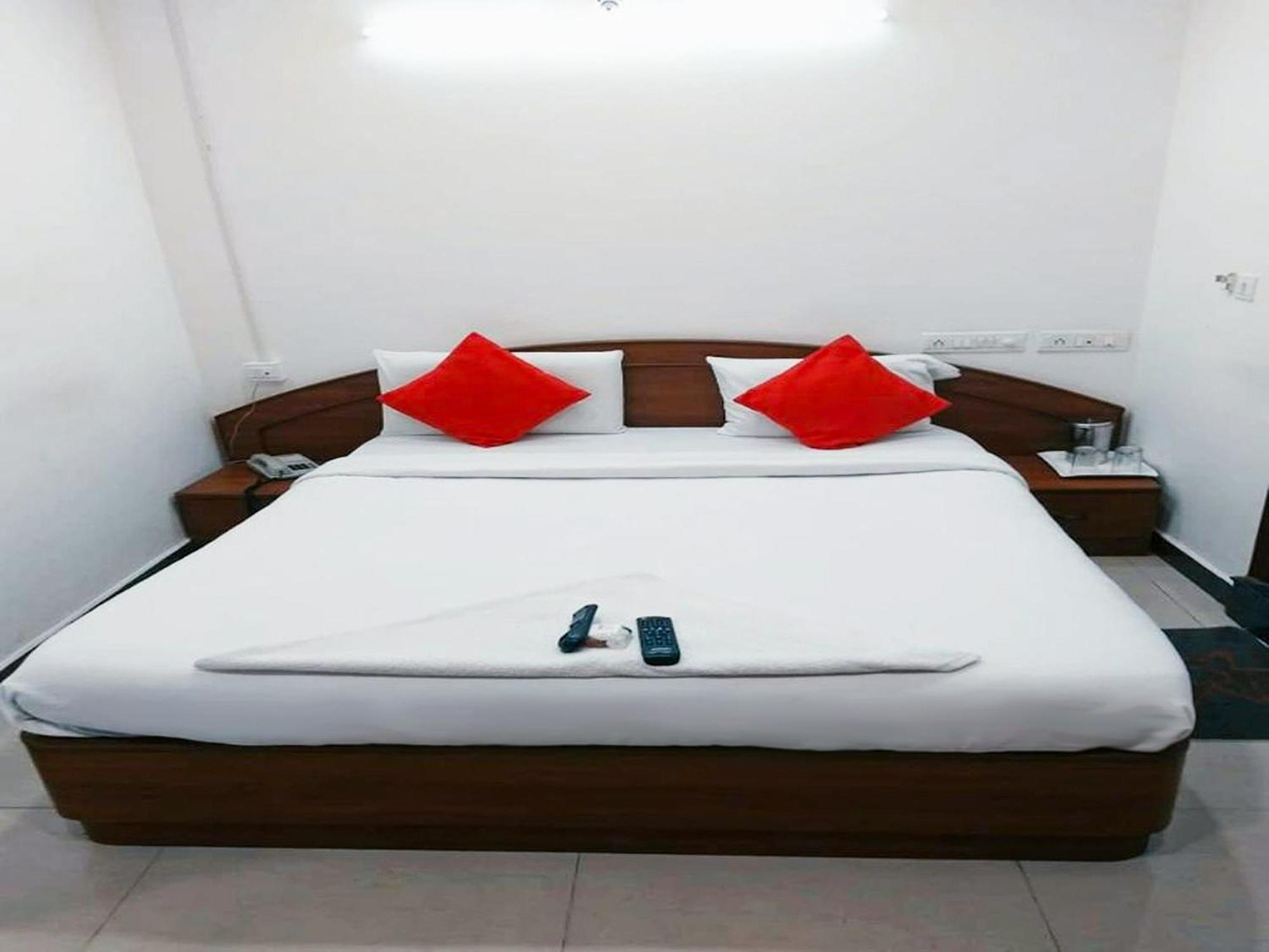 Champion Near Yeswantpur Junction Railway Station Hotel 3*