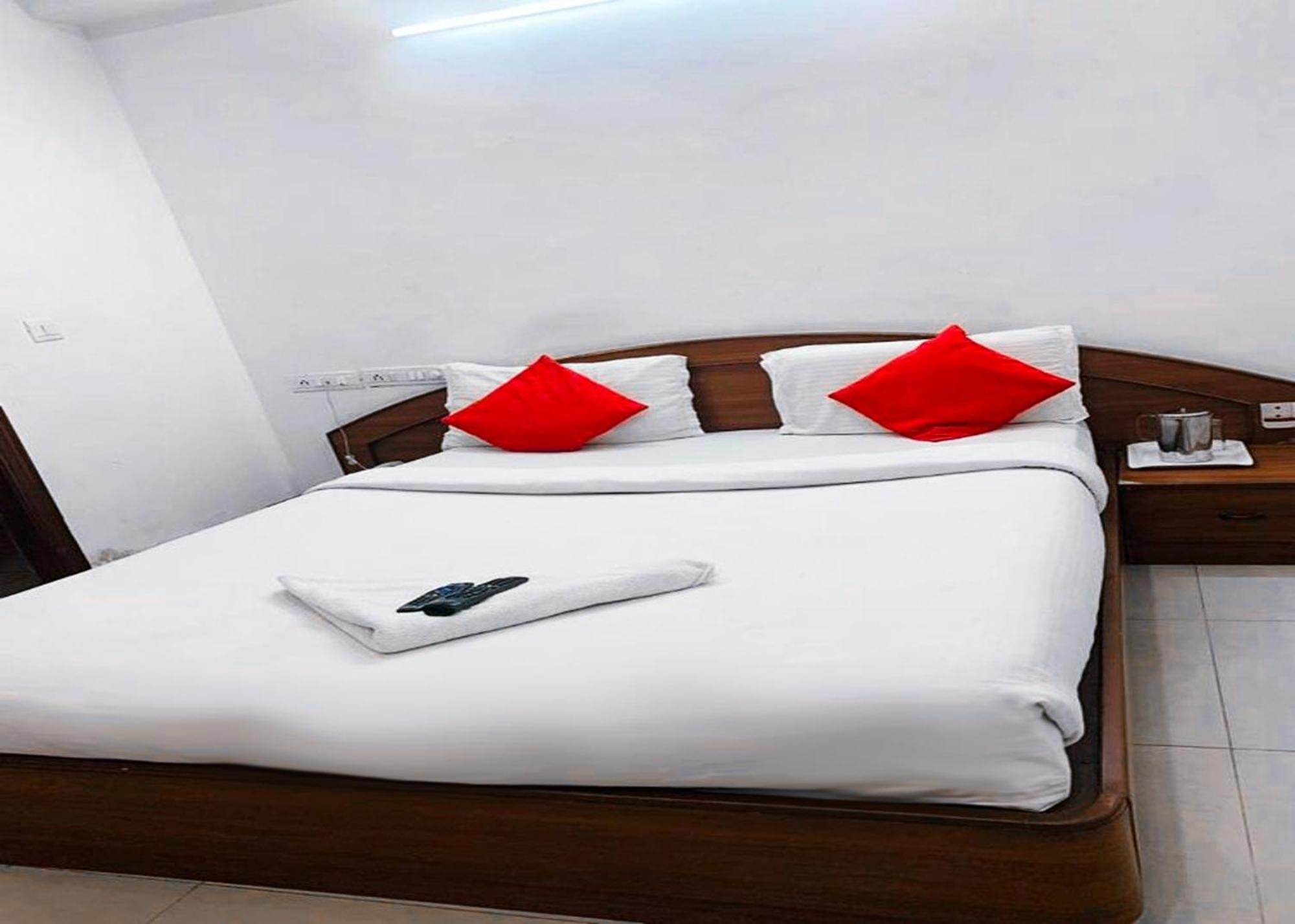 Hotel Champion Near Yeswantpur Junction Railway Station 3*