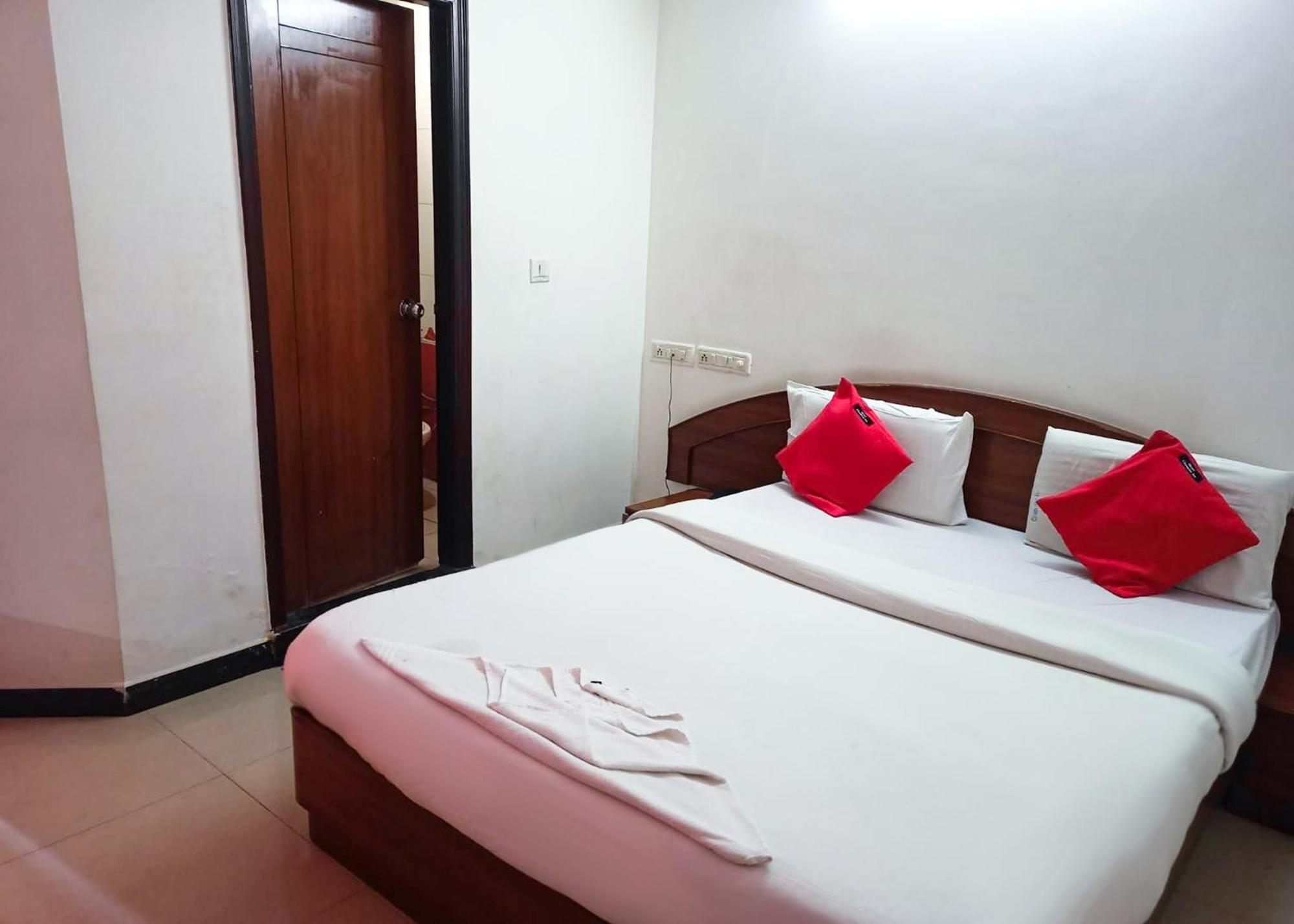 Champion Near Yeswantpur Junction Railway Station 3* Bangalore