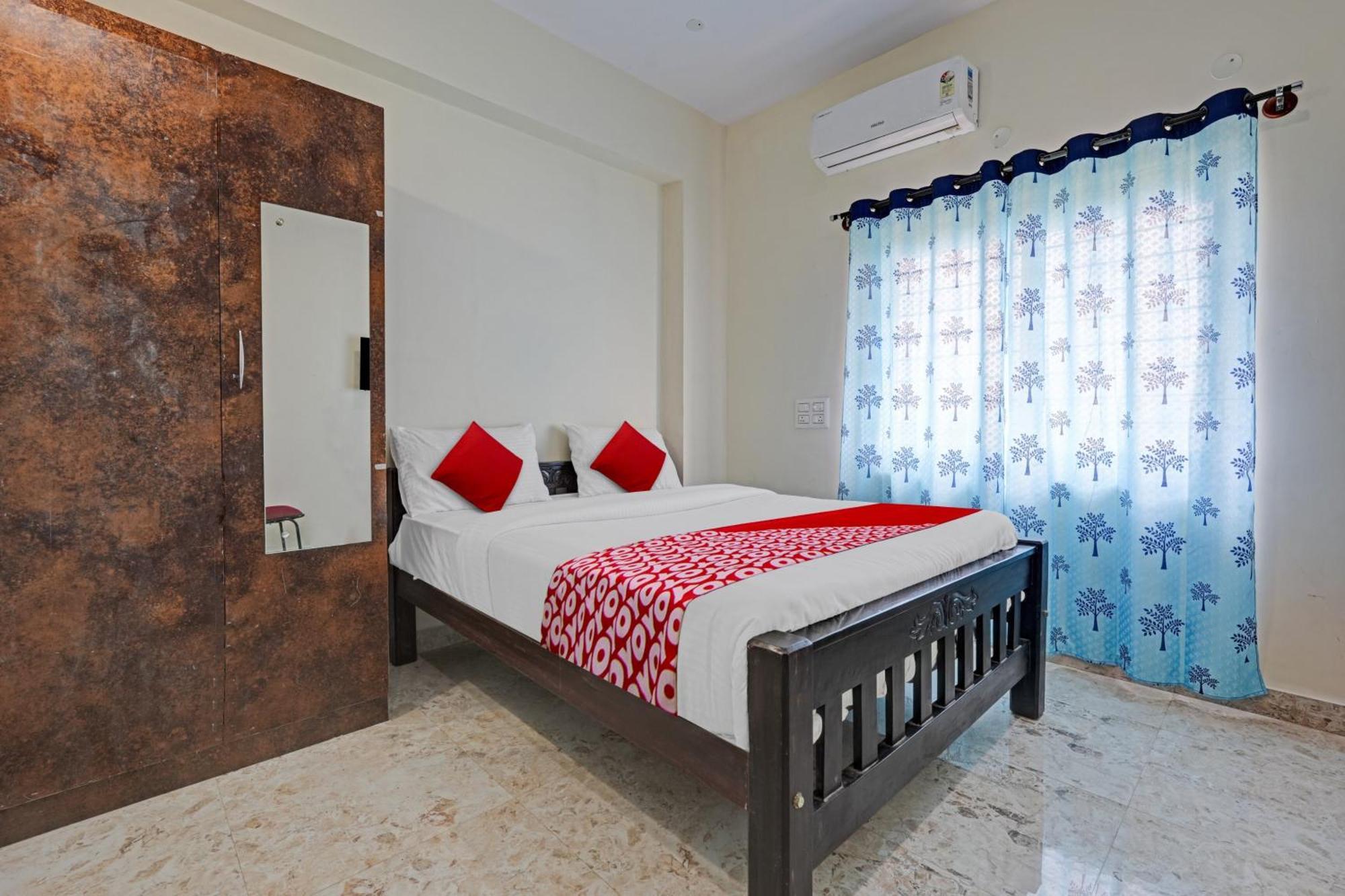 Hotel O Sri Chowdeshwari Boarding And 4*