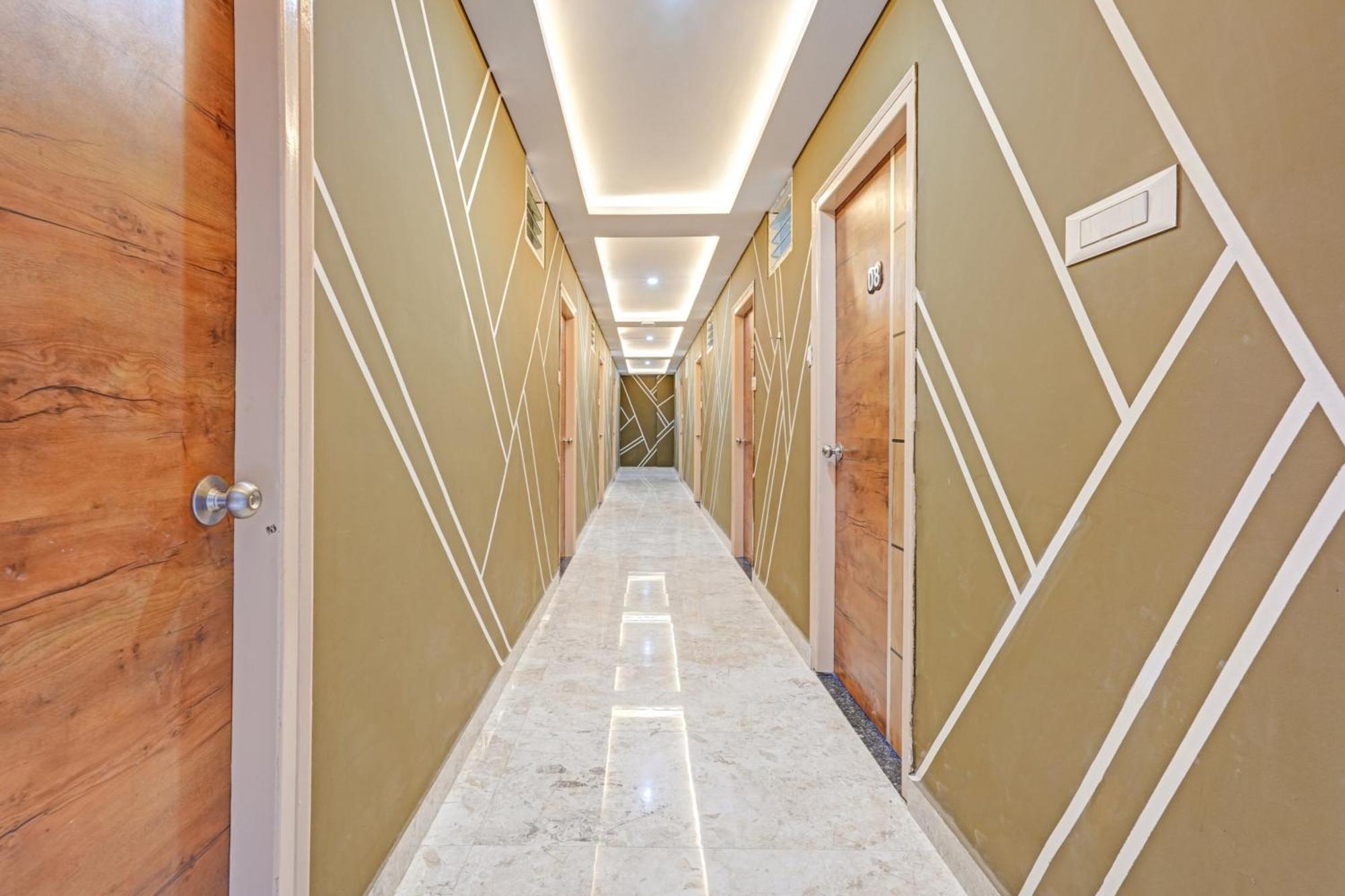 O Sri Chowdeshwari Boarding And 4*