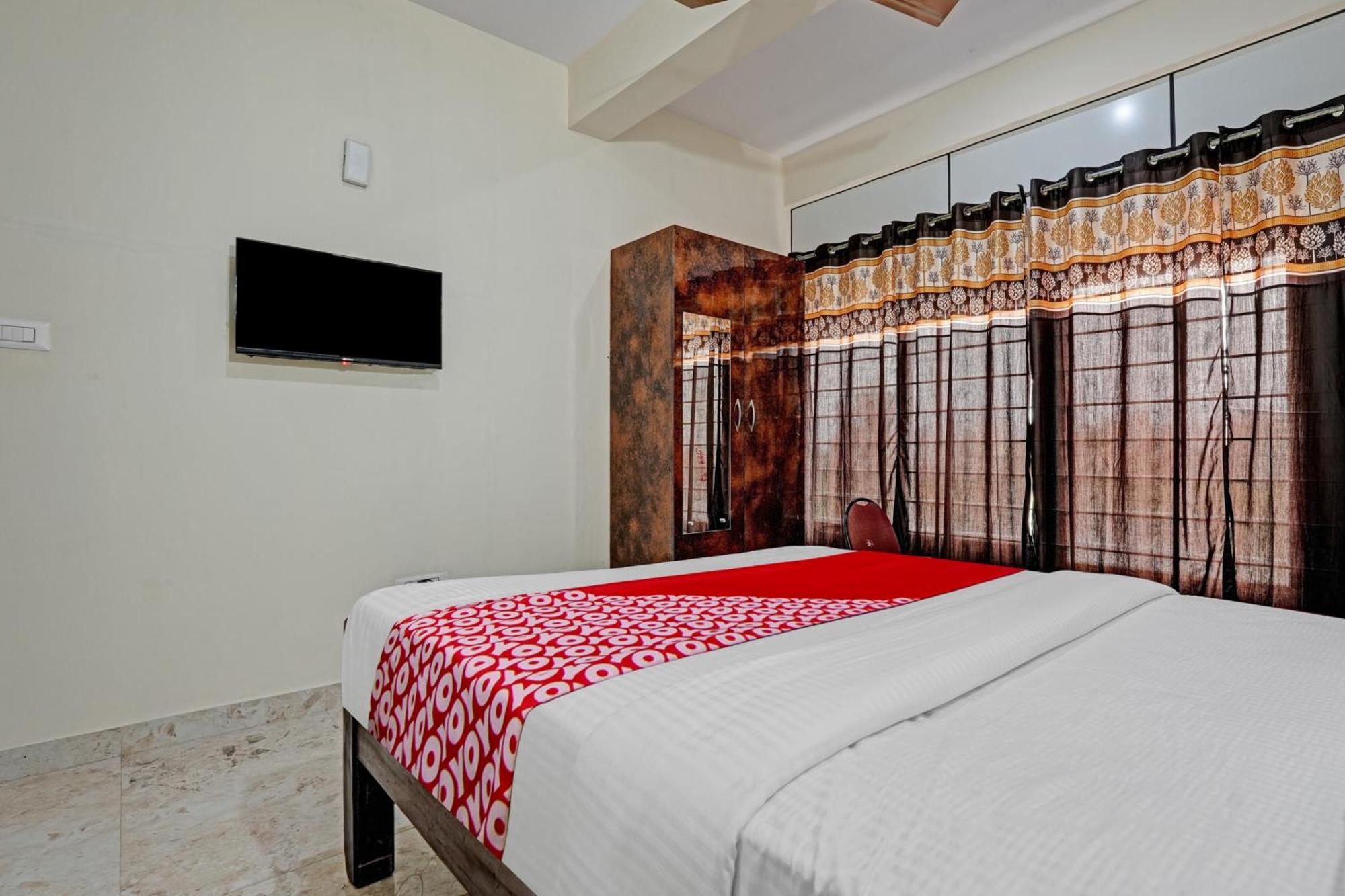 Hotel O Sri Chowdeshwari Boarding And 4*